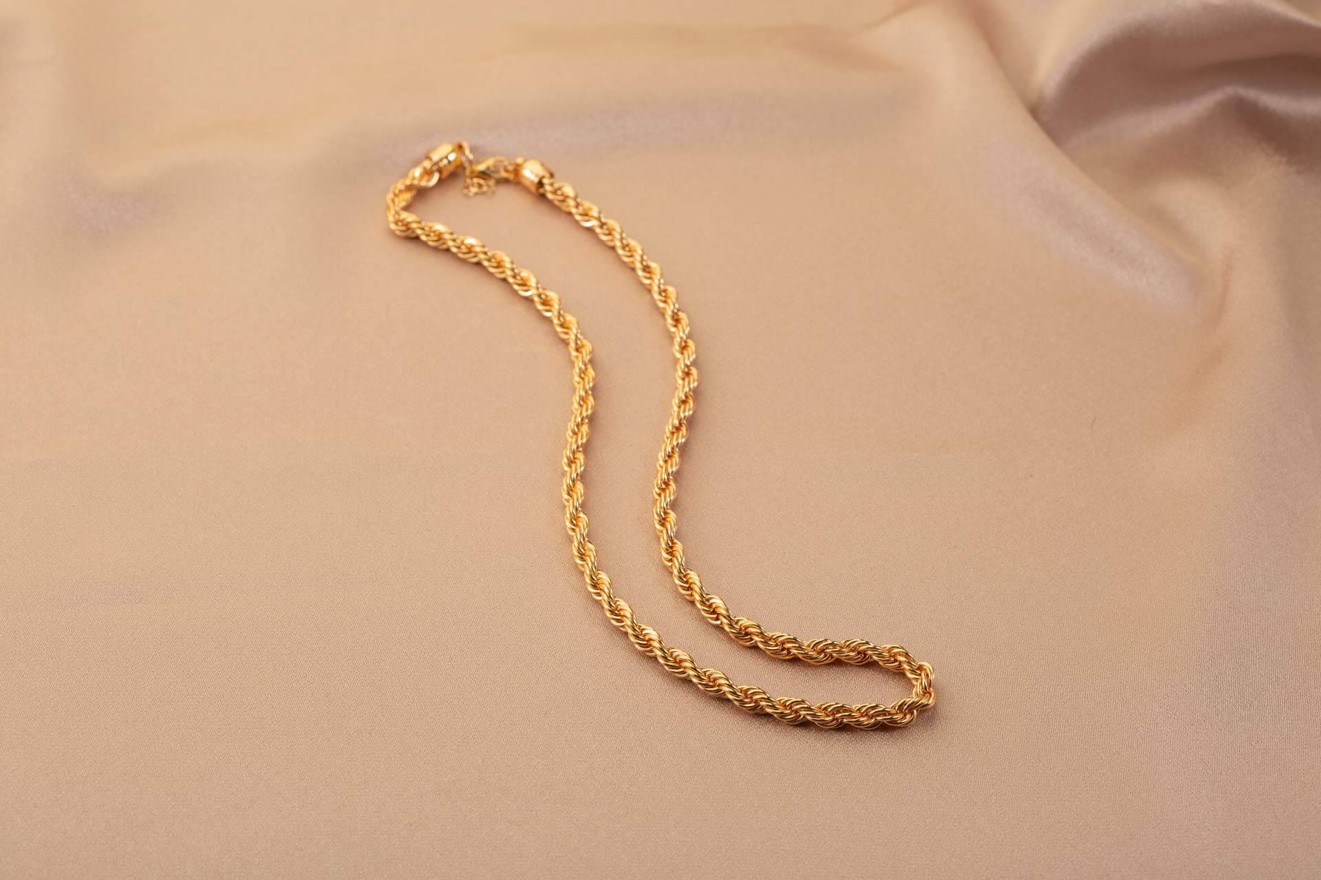 El Rubí Joyeros dispone de pulseras de oro con diamantes