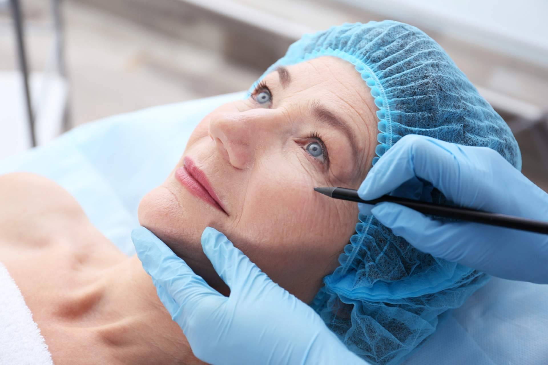 A2Clínic realiza un lifting facial para combatir los signos de la edad
