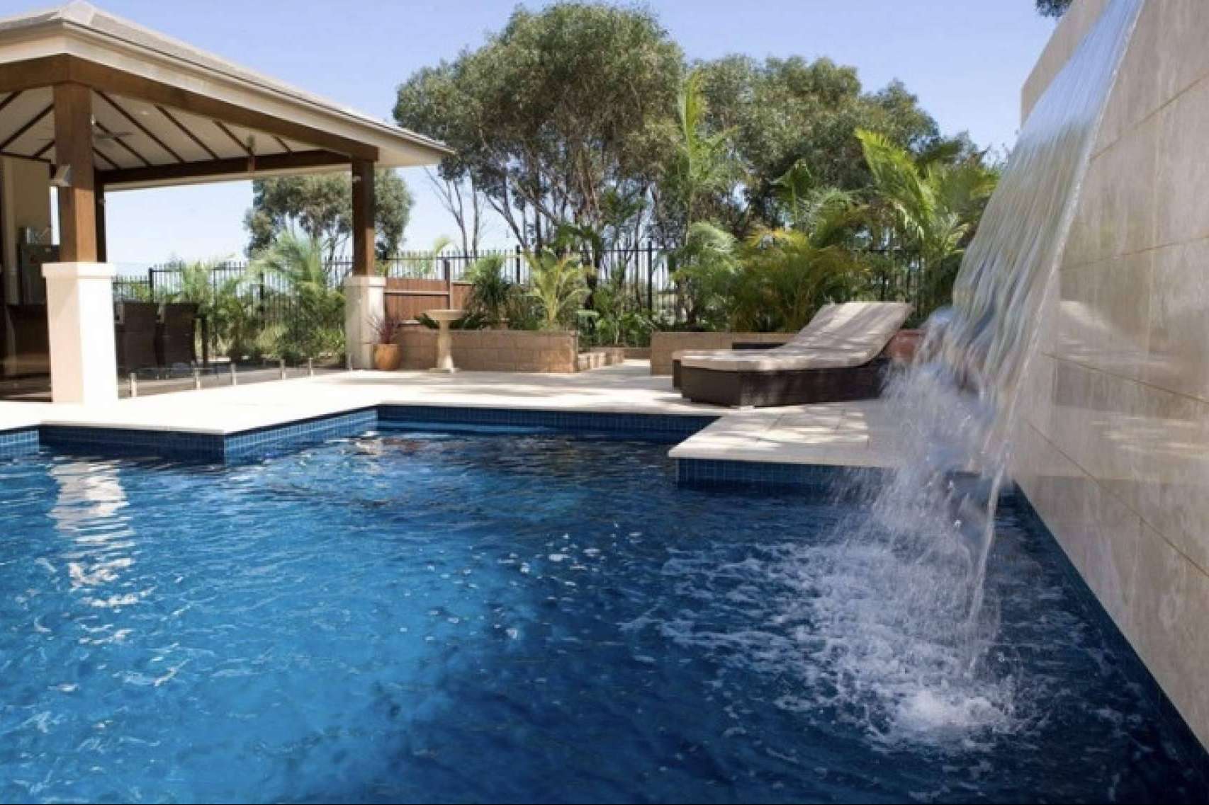 La instalación de cascadas y bombas de agua de Warmpool para conseguir un ambiente relajante