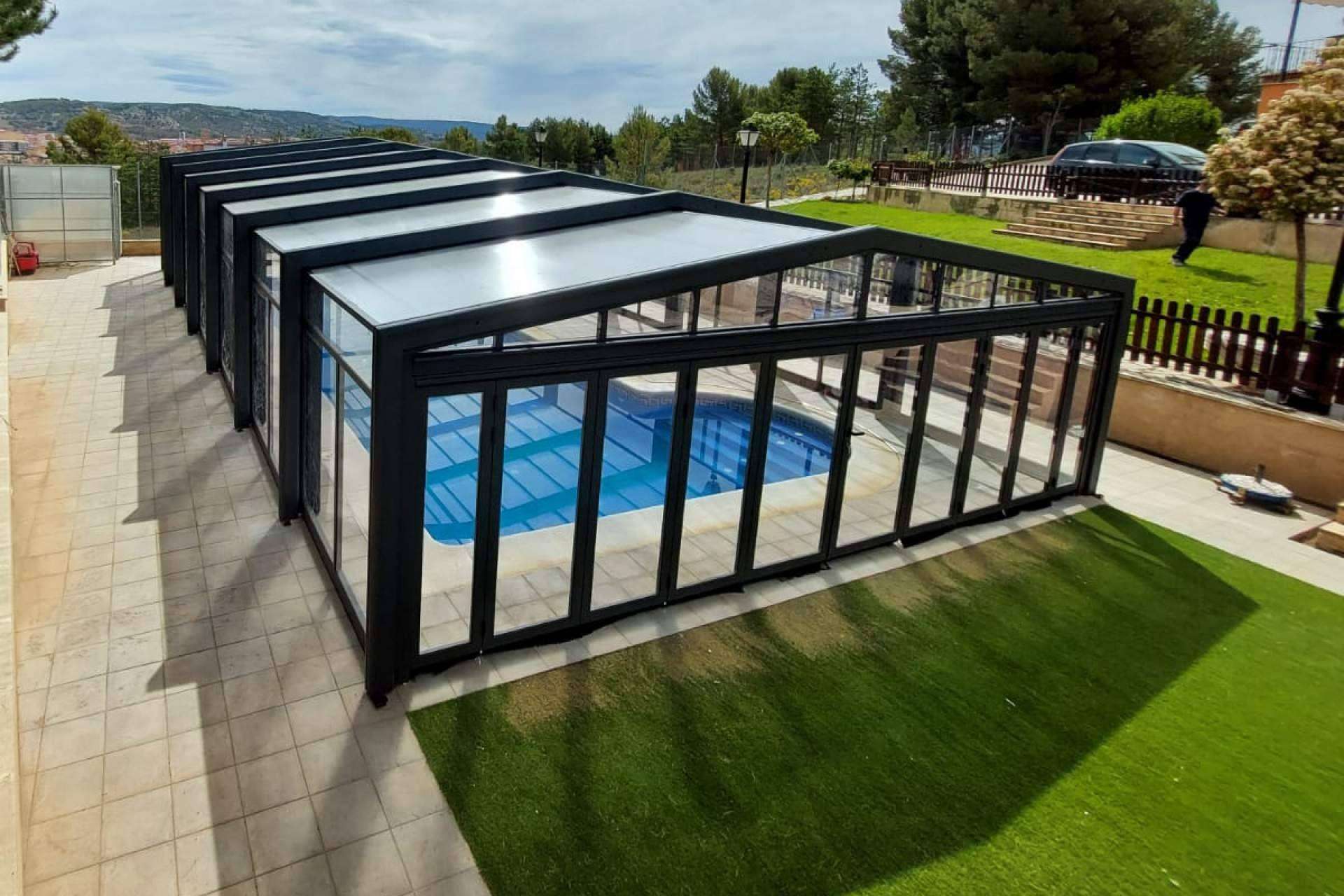 COVERTTO, una empresa especializada en la fabricación de soluciones a medida para la cubierta en piscinas