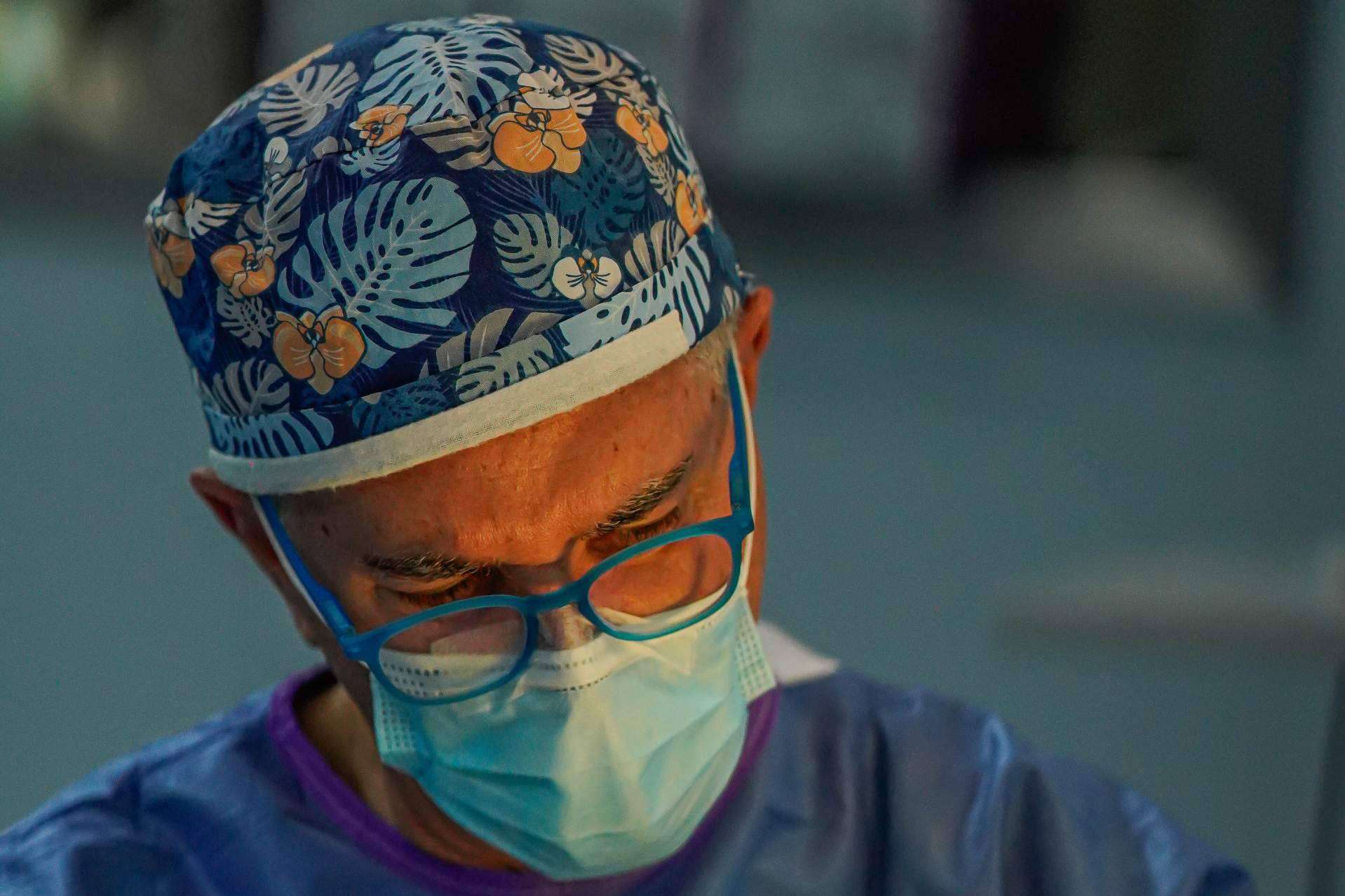 El Dr. Roy Camacho es uno de los cirujanos estéticos mejor valorados en Madrid