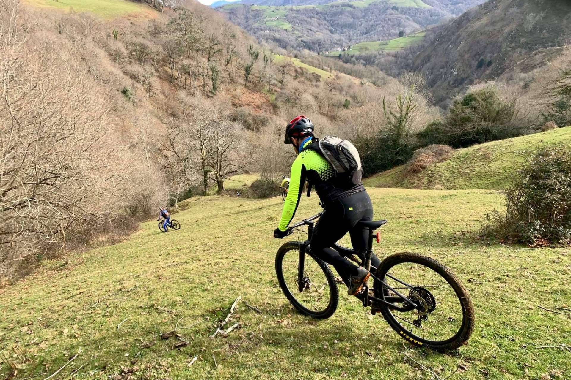 Actividades de turismo activo y aventura en Asturias con la escuela RanaSella