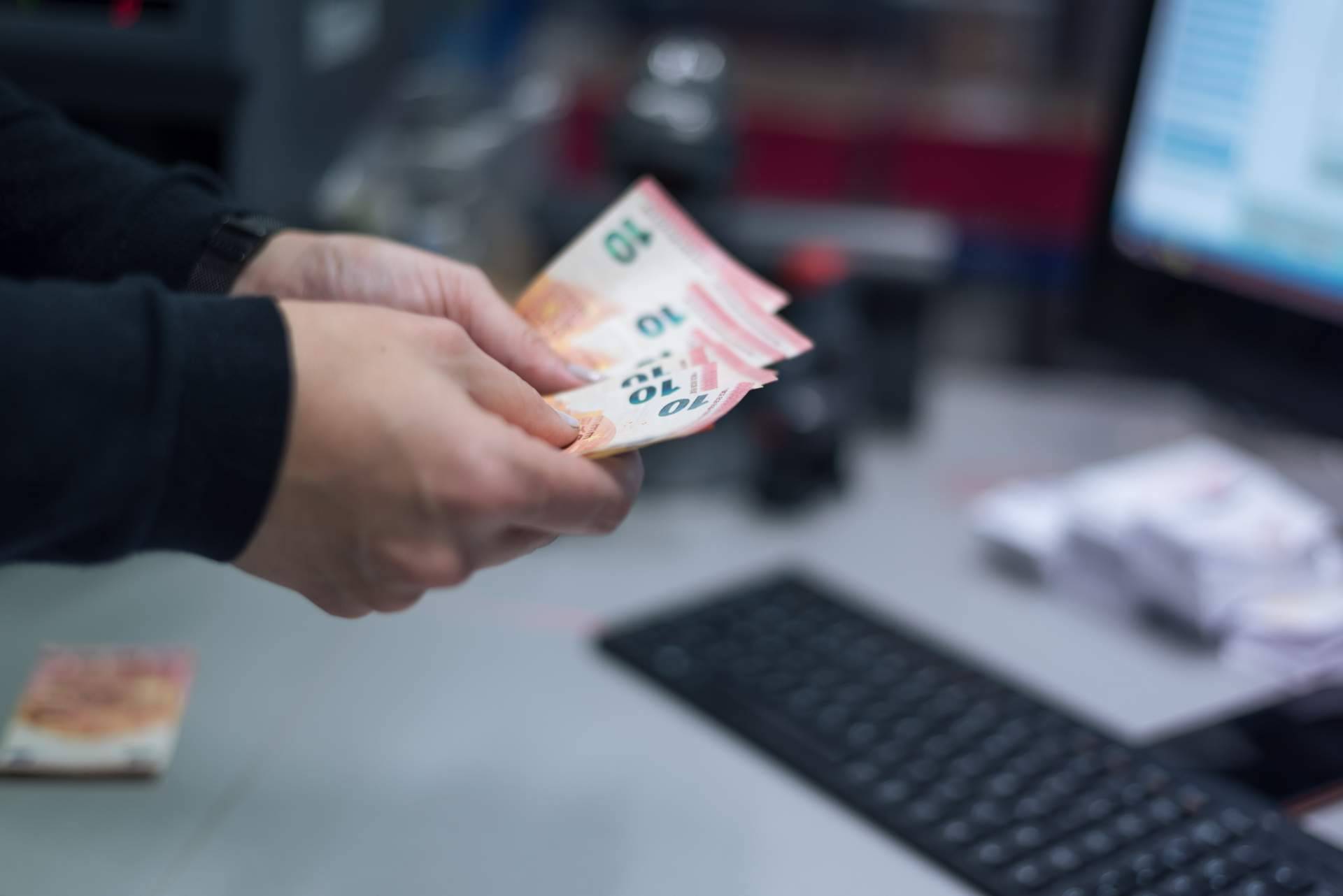 Asistencia para realizar operaciones bancarias internacionales por parte de Union Credit and Guarantee