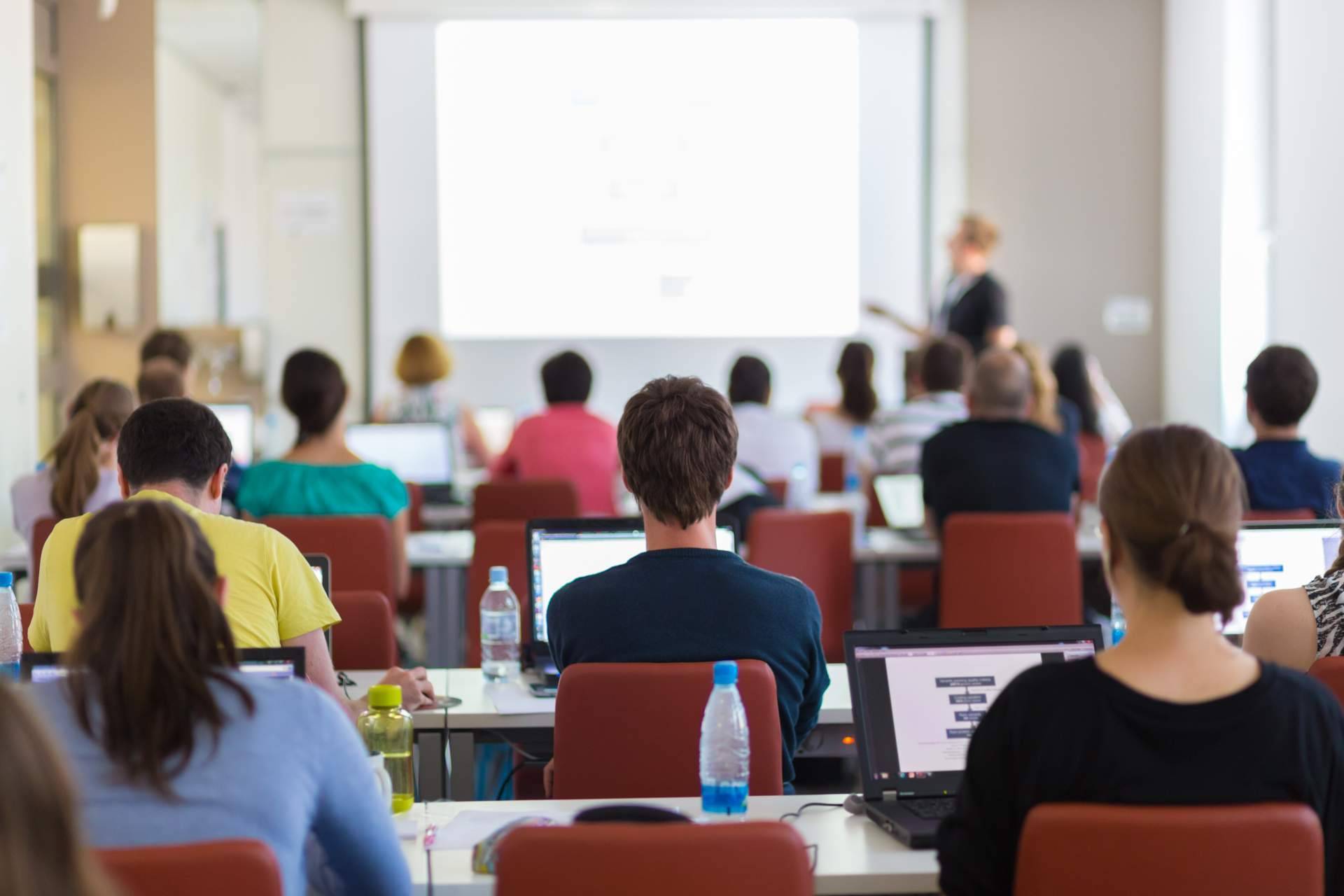 Constanza Business & Protocol School imparte máster en modalidad semipresencial, presencial y online