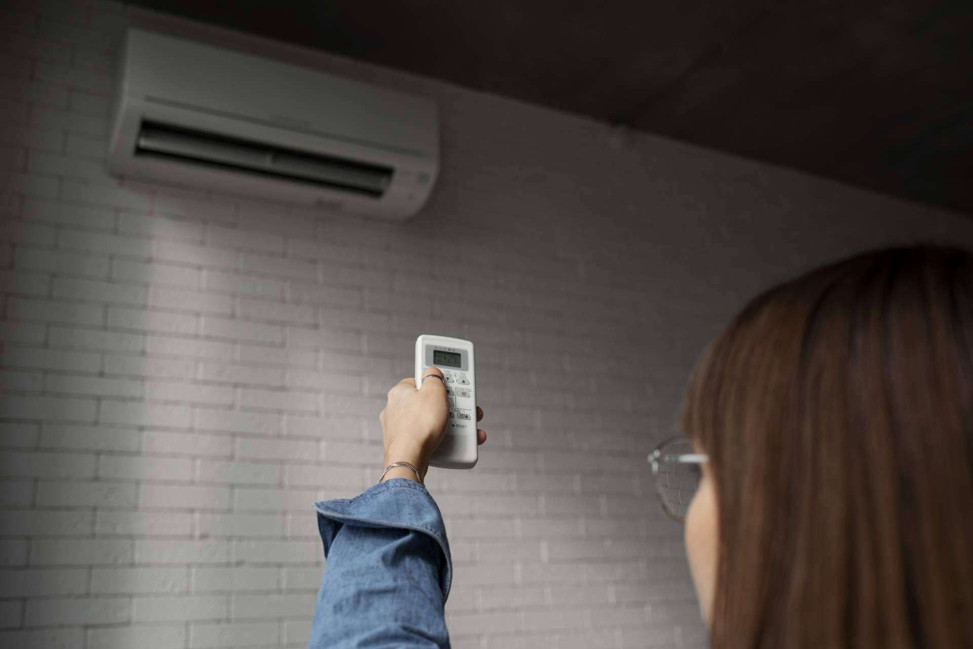 ¿Cuáles son los mayores picos de consumo eléctrico a lo largo del día y del año?