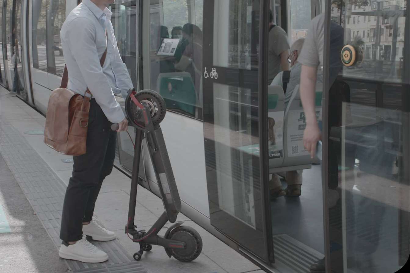El soporte universal para patinete eléctrico de Techmotion Electronics, V-mount
