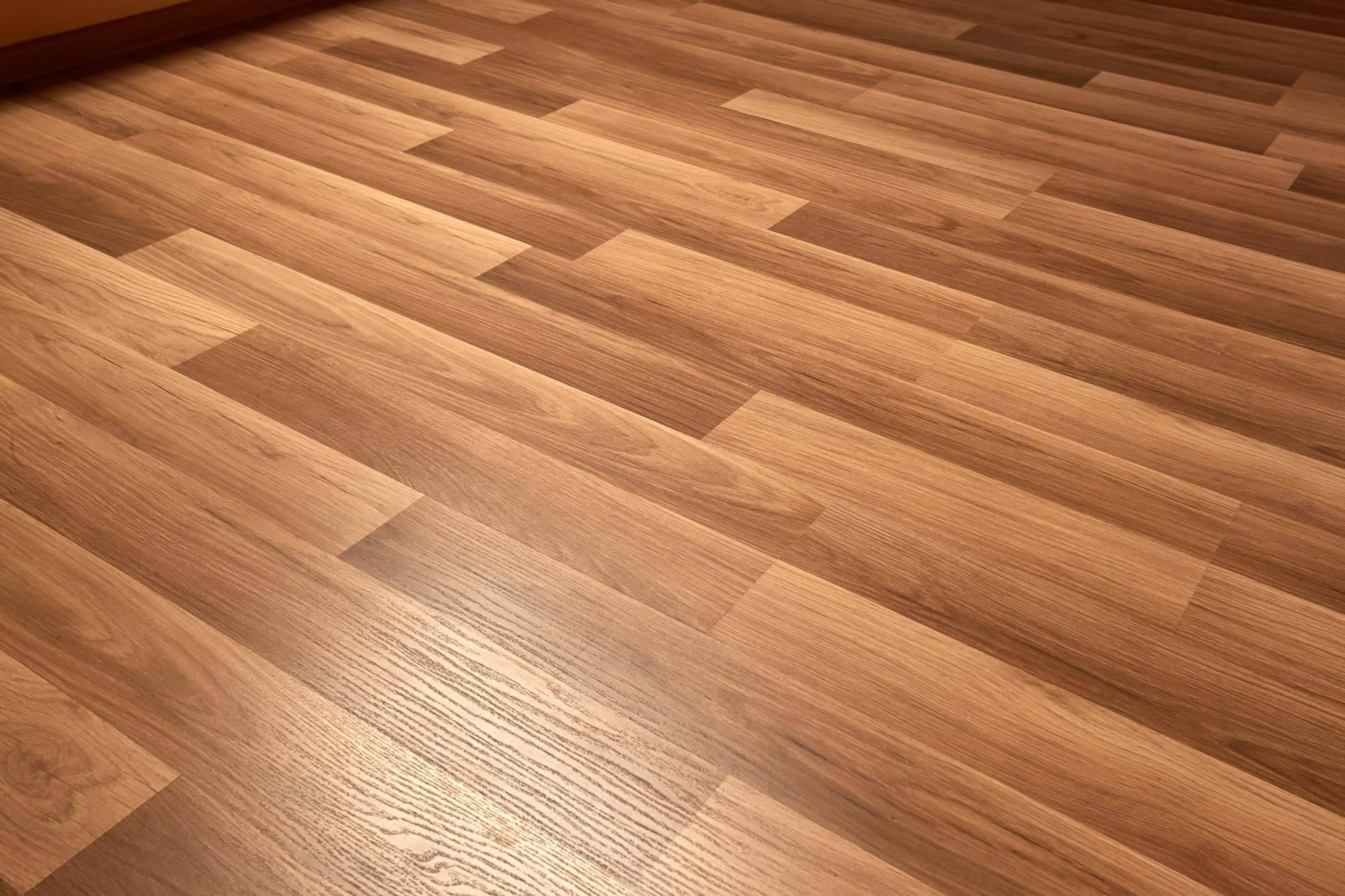 Todas las maquinarias para acuchillar parquet de la forma más eficiente y productiva posible se pueden encontrar en Alquileres MAJO