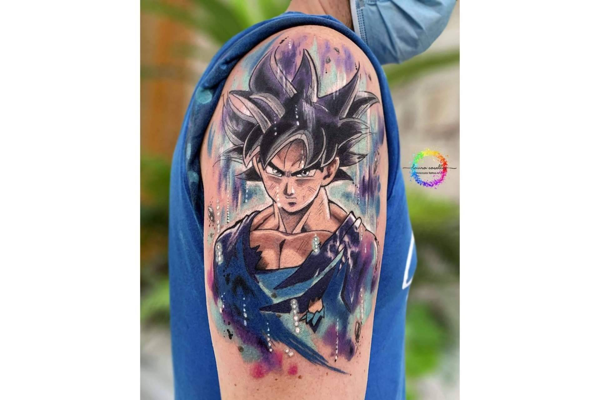 Laura Caselles se conoce como la tatuadora acuarela que no deja indiferente