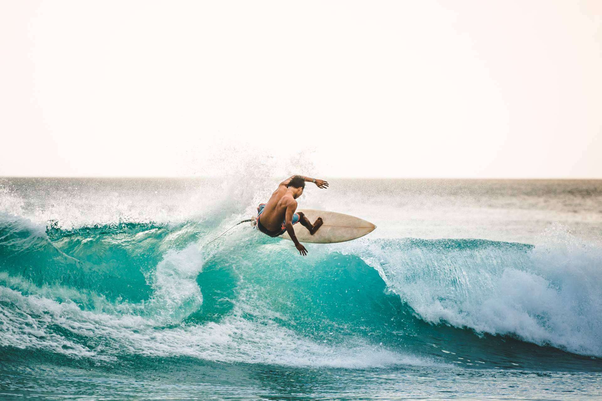 Una buena opción para practicar surf en Santoña, Watsay Surf School & Surf Camp
