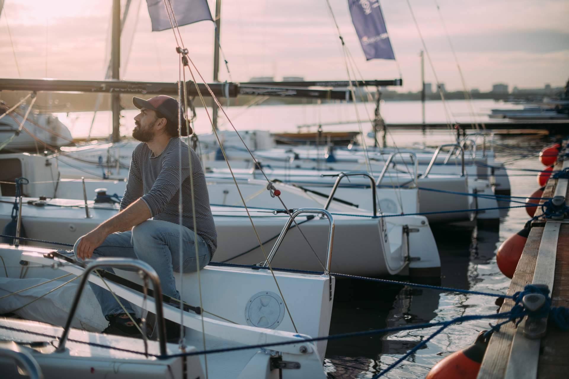 Estacionar el barco durante la noche con equipos de docking, mooring and anchoring