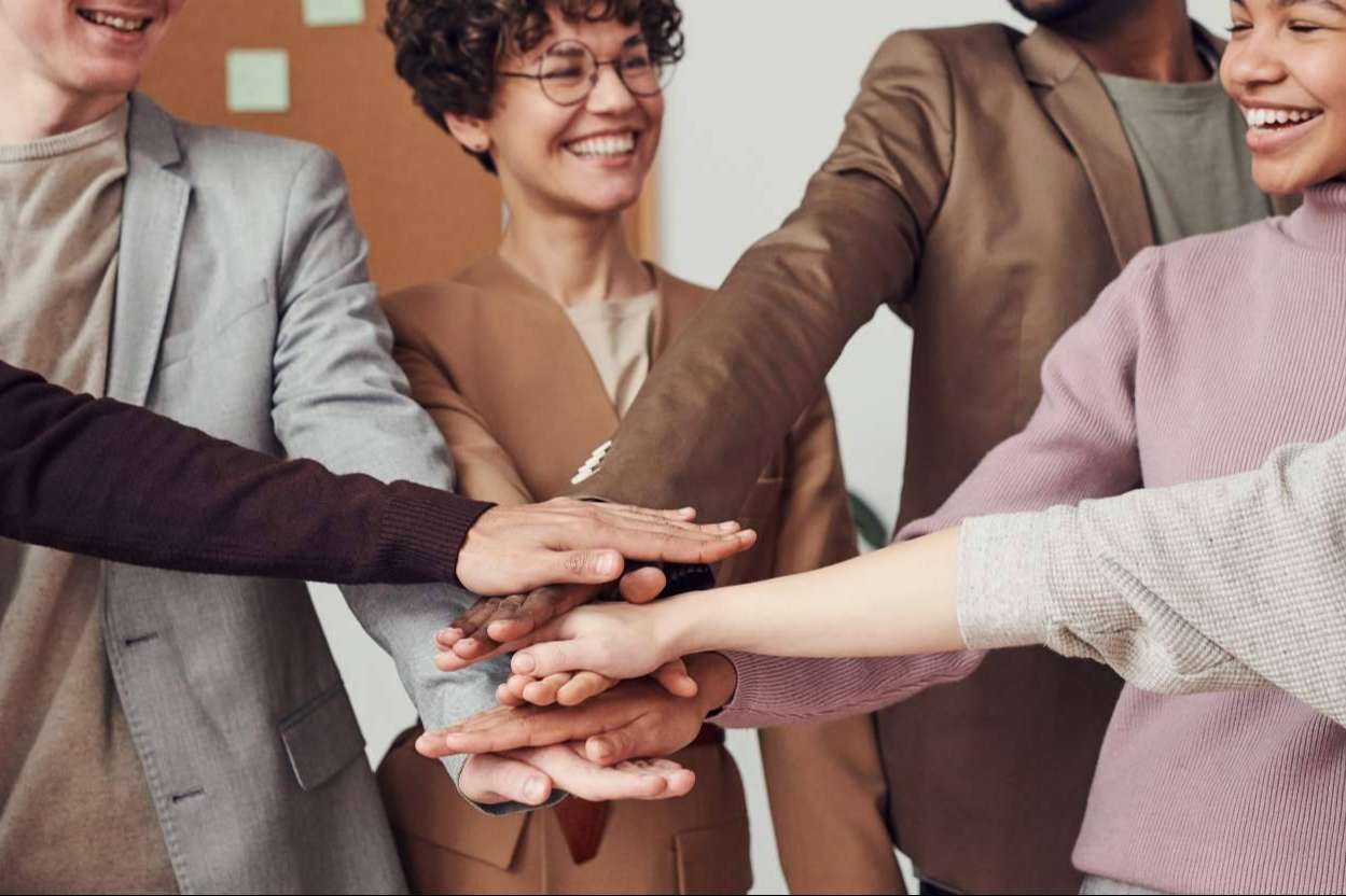 ¿Cuál es el complemento necesario para la salud financiera de una empresa?