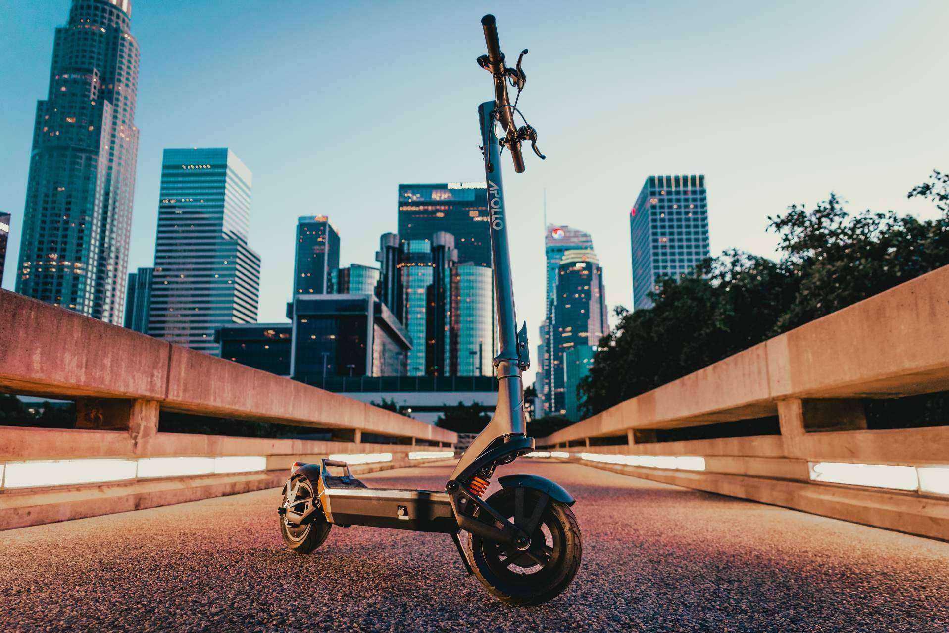 Los patinetes eléctricos Apollo, a la venta en España de la mano de Urbing