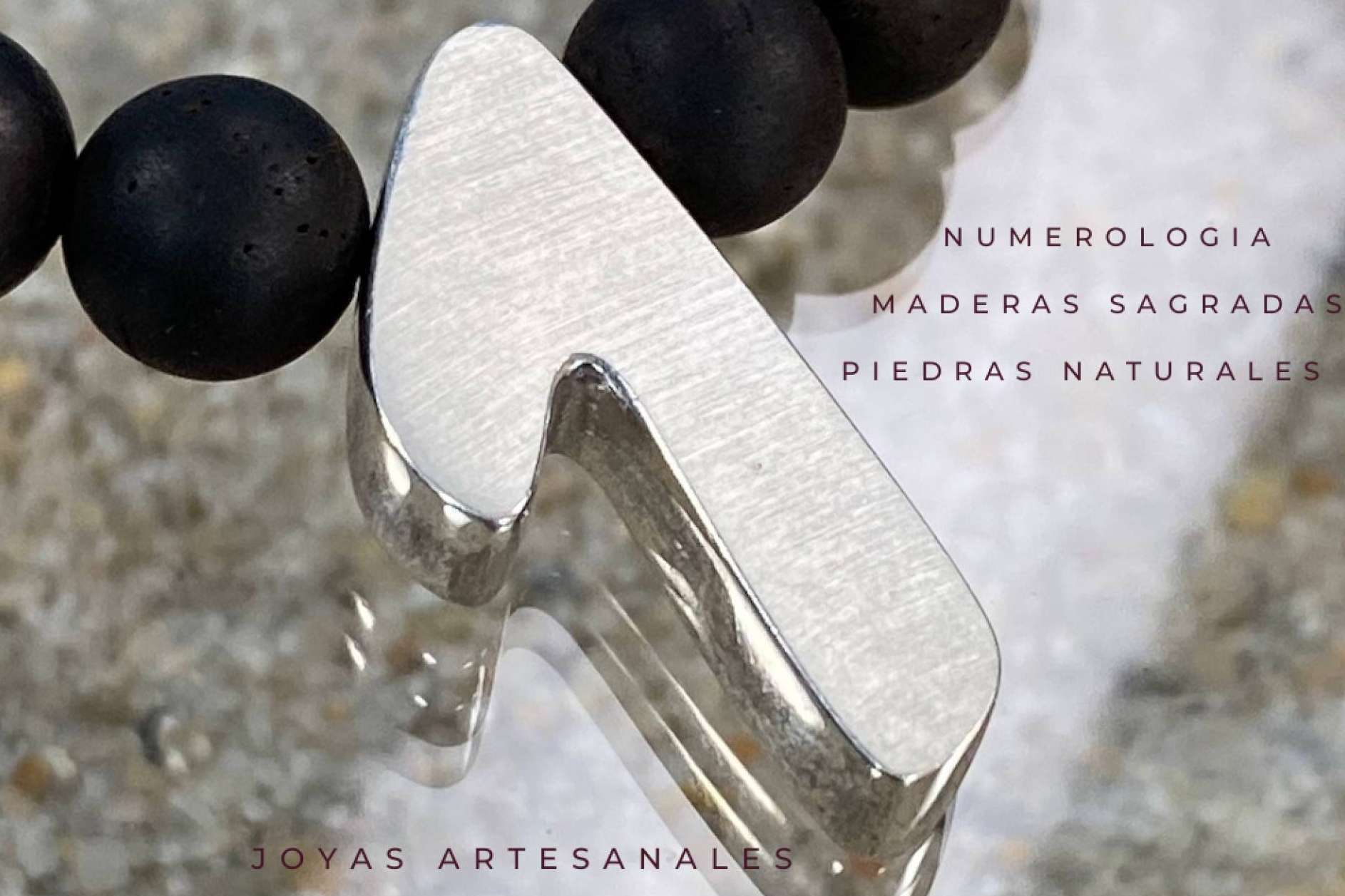 El taller de joyas Enernum ofrece complementos llenos de espiritualidad