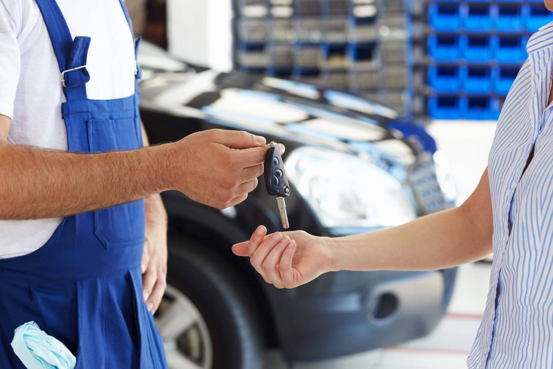 ¿Dónde encontrar servicios de reparaciones y copias de las llaves del coche? EGINER