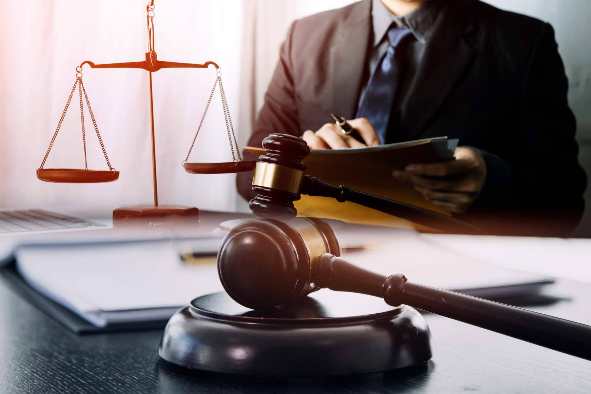 Legalcity explica los requisitos y diferentes instrucciones disponibles para adquirir el permiso de arraigo por formación