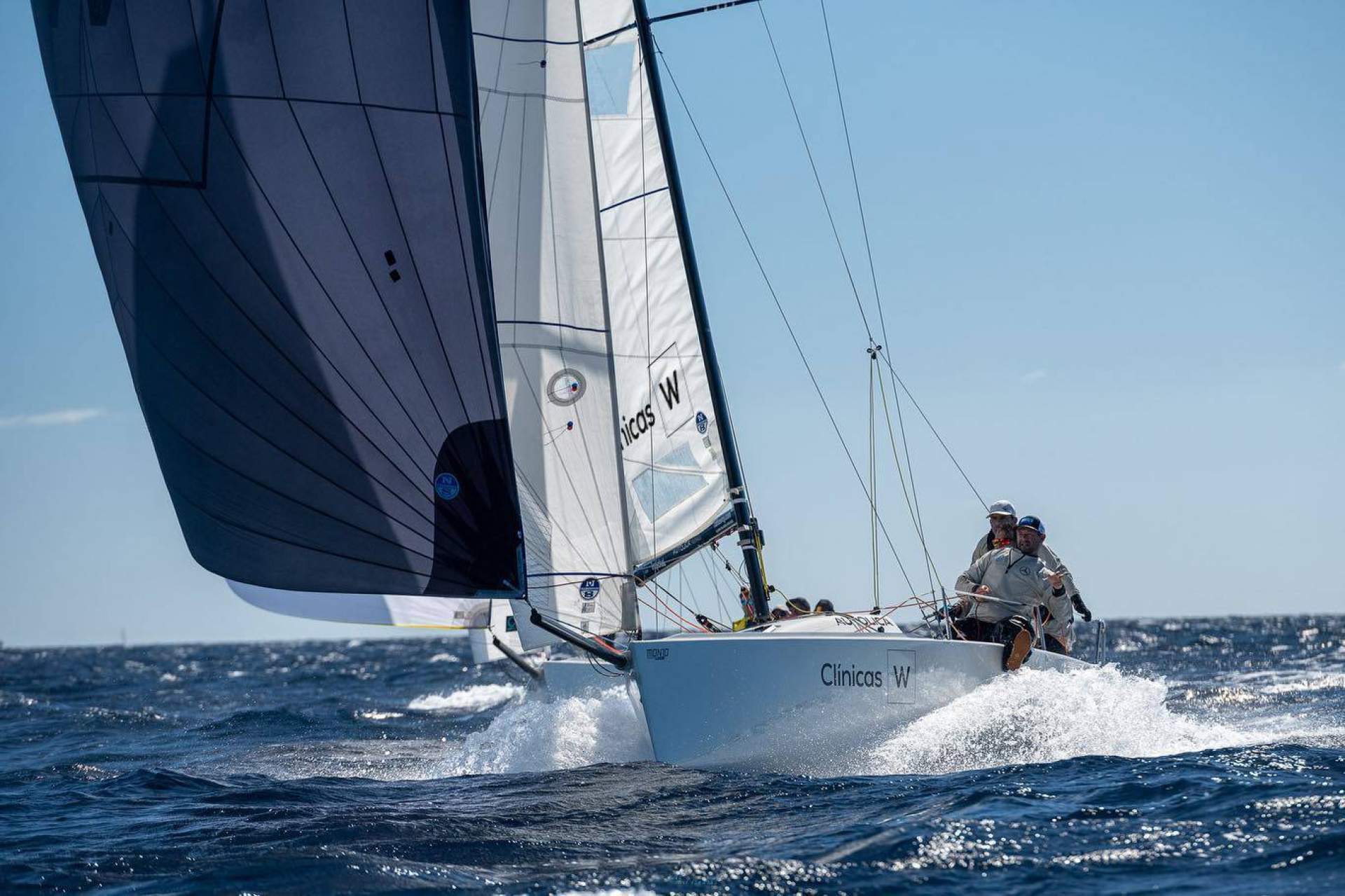El nuevo equipo de regatas 'Clínicas W Sailing Team' se estrenará en el mundial de J70