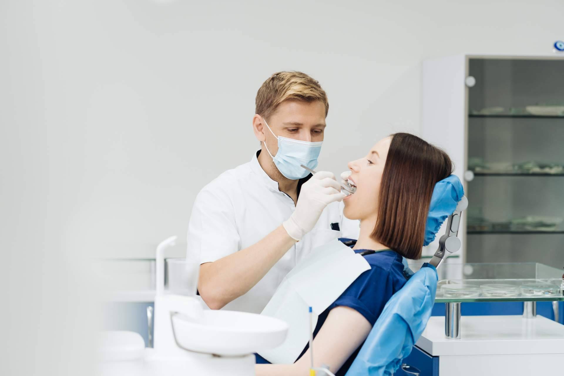 EEP iGroup sobre la formación y las funciones de un higienista bucodental