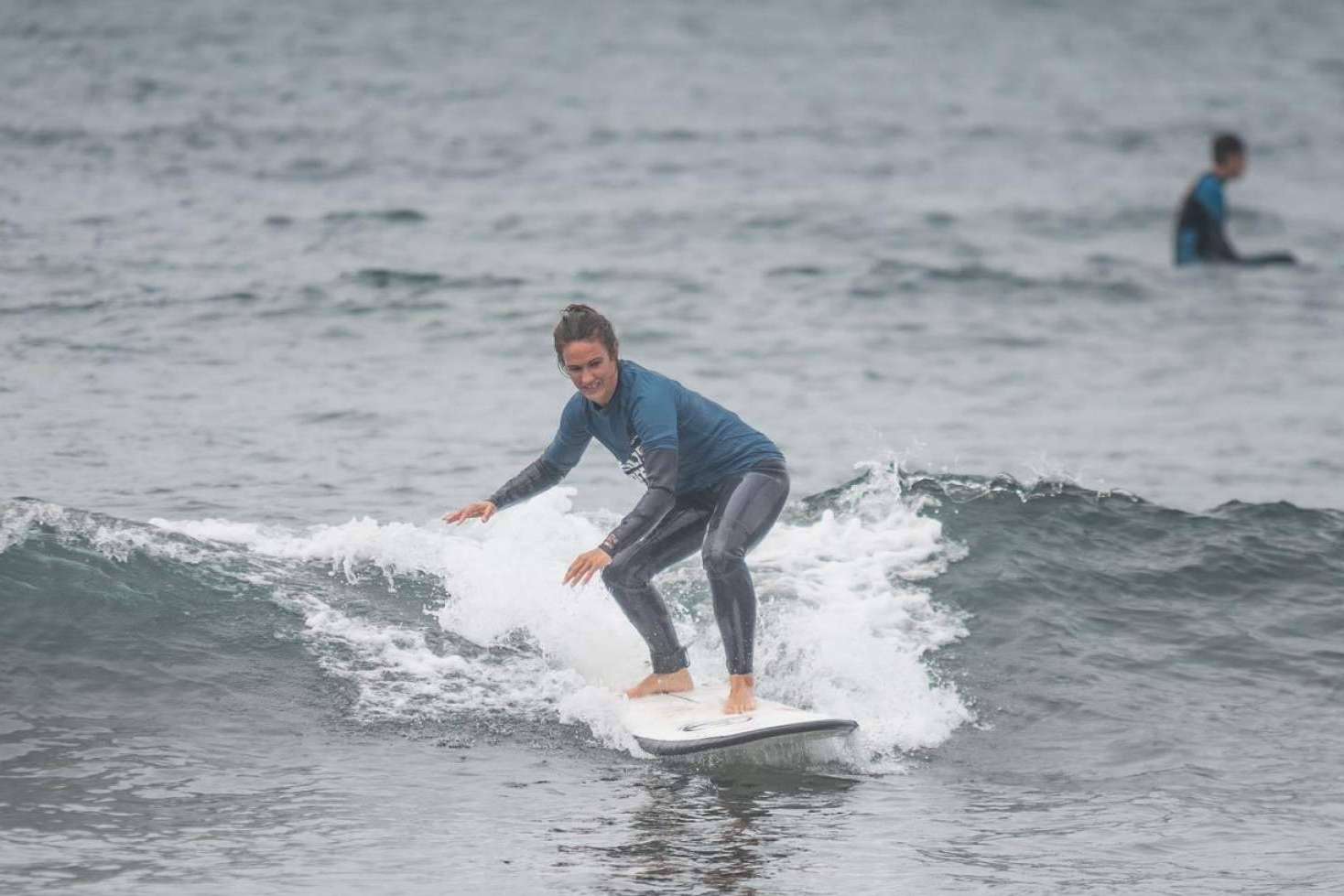 El verano sin fin en Salinas llega con Family Surfers