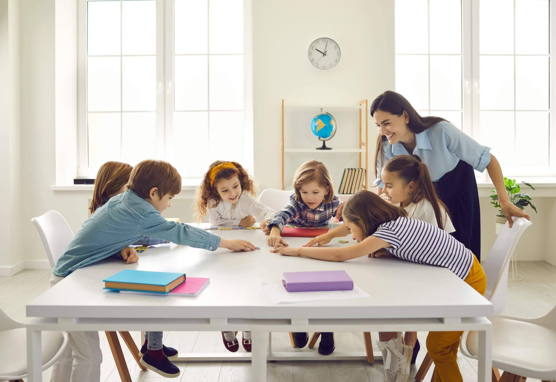 Las ventajas principales de aprender inglés en edad temprana, por Varona's Institute