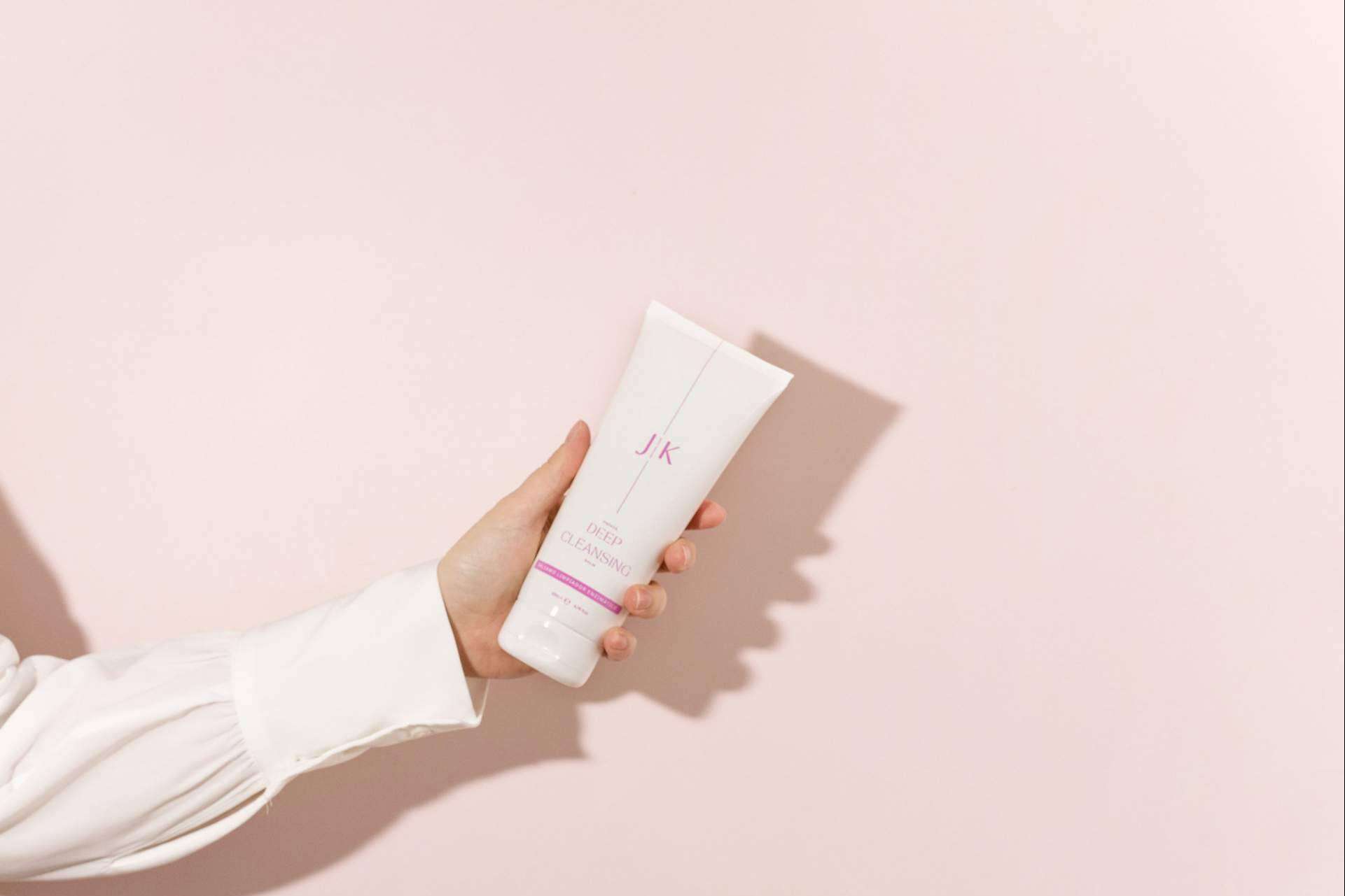 Por qué, cuándo y con qué productos realizar una doble limpieza facial