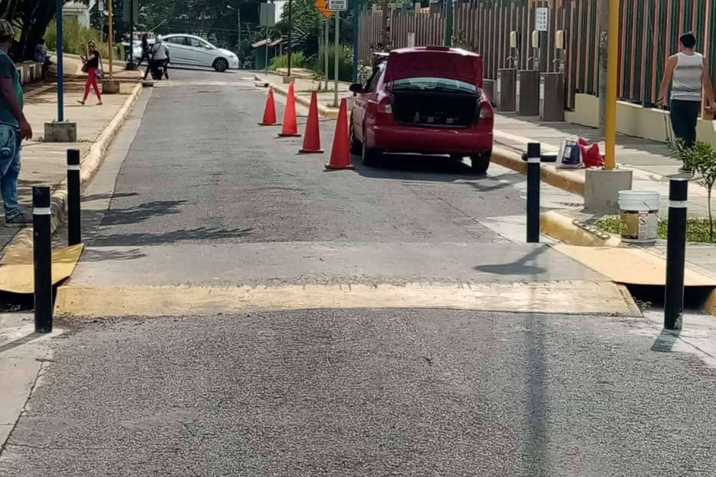 La firma Abadecom finaliza otra instalación de pilonas rígidas de plástico reciclado en Costa Rica