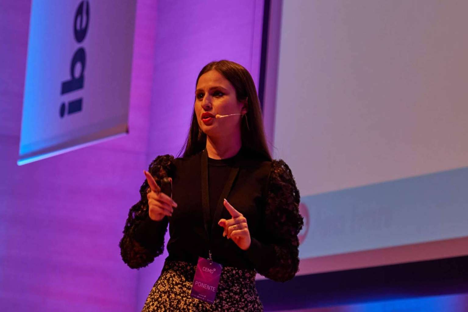 ¿Vivir de internet es posible? De emprendedor a empresario - Ana Ivars