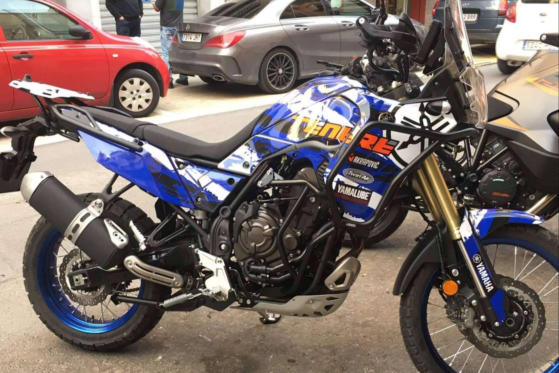 Diversas opciones de pegatinas para moto personalizada de la mano de ADHESIVOSEMBARRADOS