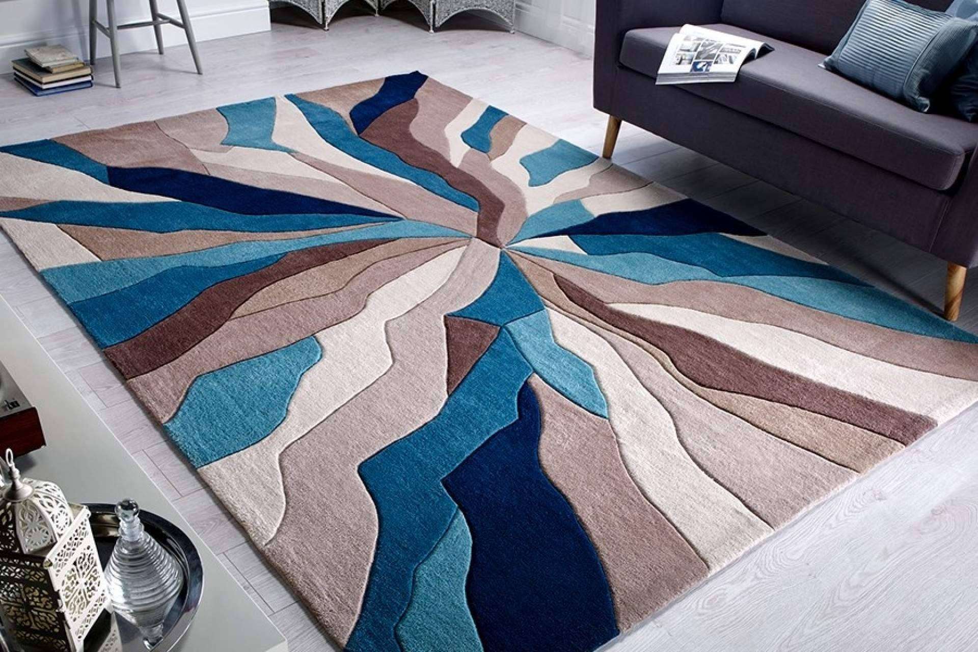 ¿Cuáles son los artículos en tendencia para la decoración de interiores? Alfombras modernas y lámparas de techo