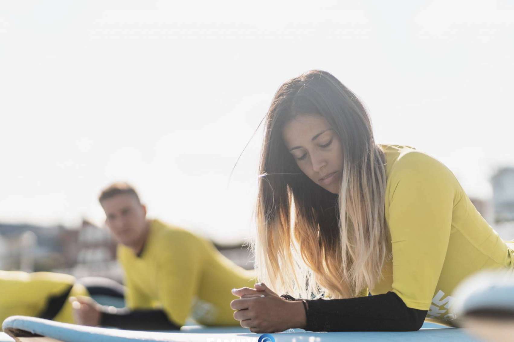 Los vuelos a Salinas permiten a los amantes del surf disfrutar de los cursos de Family Surfers - Surfcamp Las Dunas