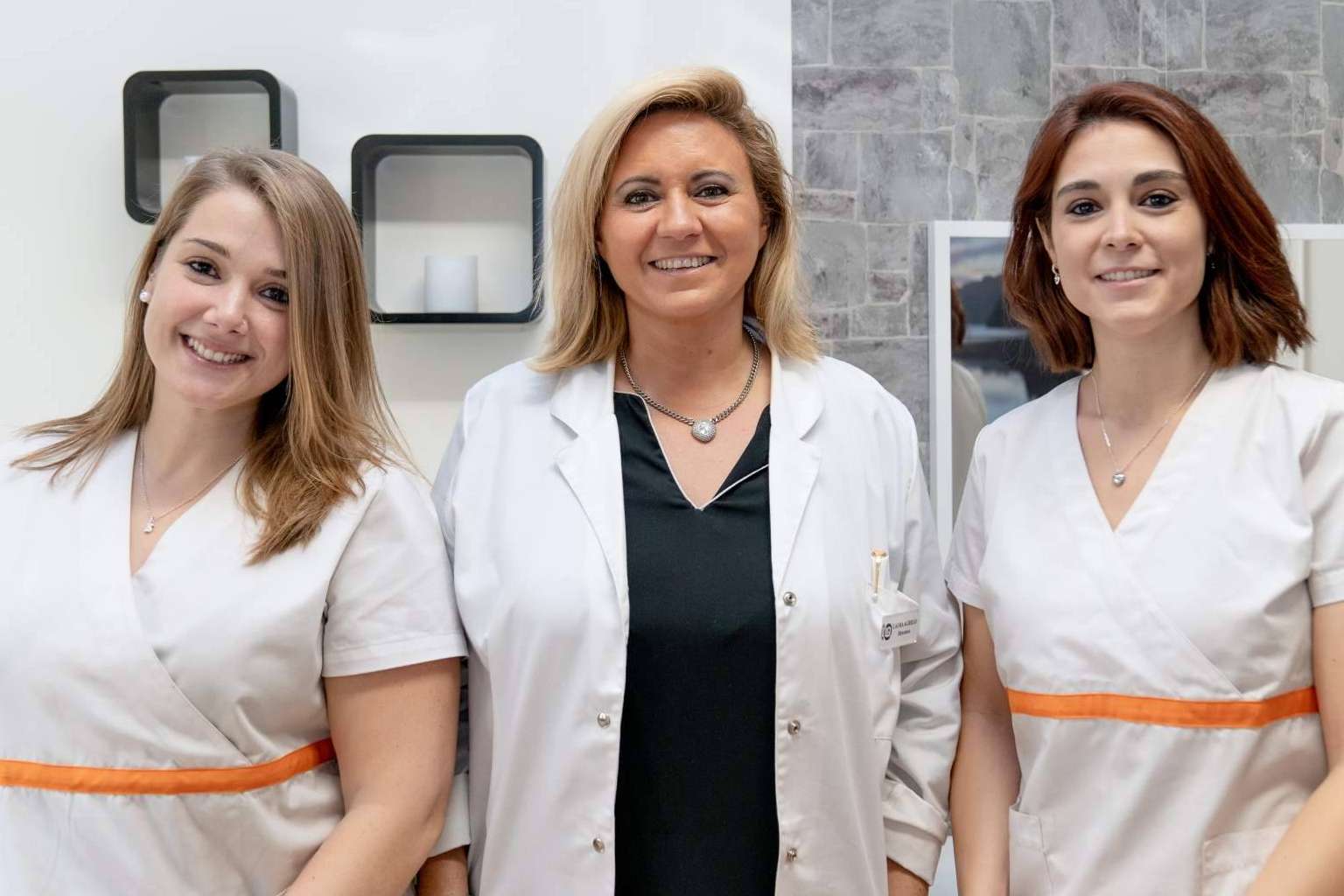Tres problemas dérmicos que pueden tratarse en la Clínica Capilar Laura Agrelo, caspa, grasa y seborrea