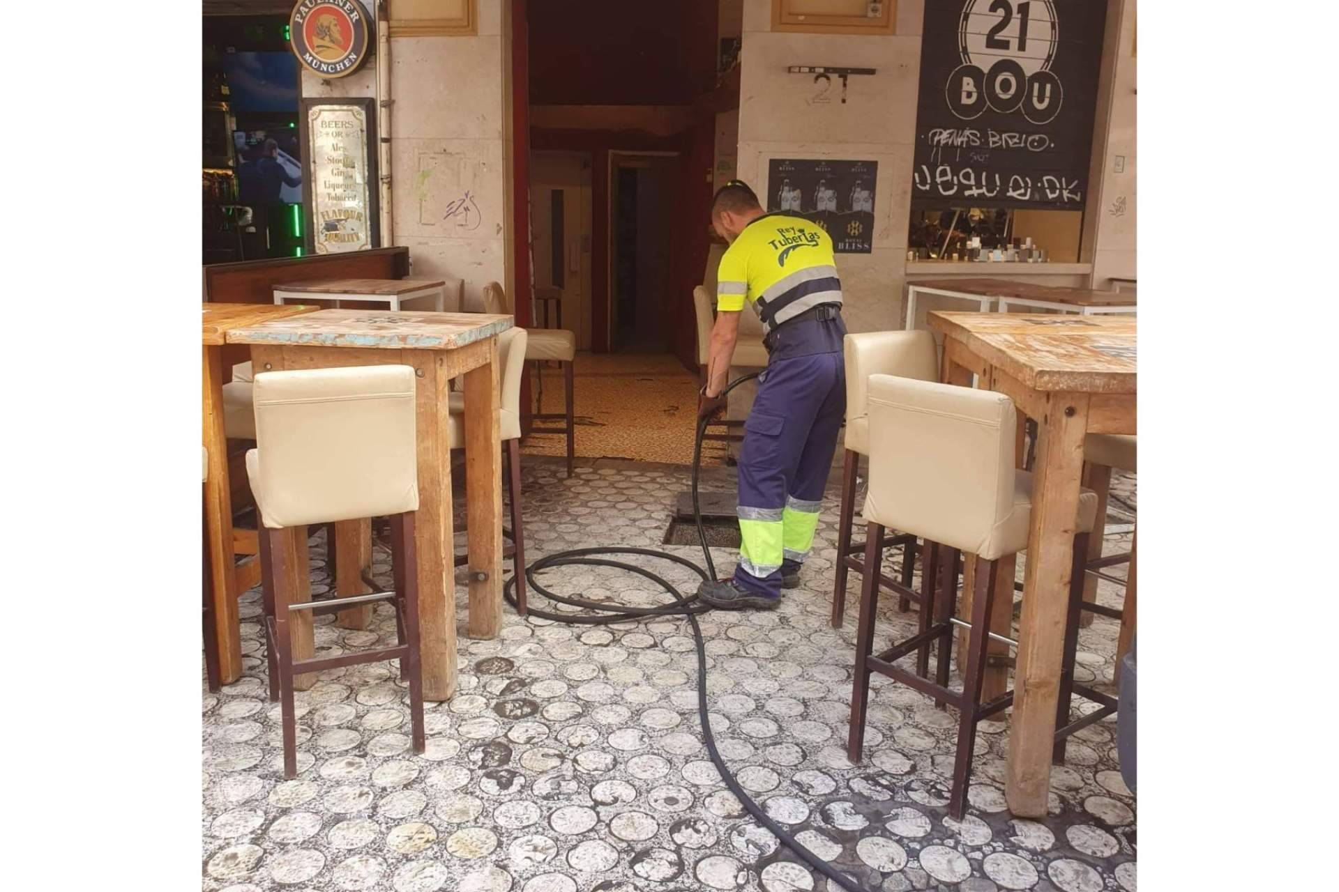Una empresa que ofrece desatoros de saneamiento y servicios de limpieza en Málaga y provincia