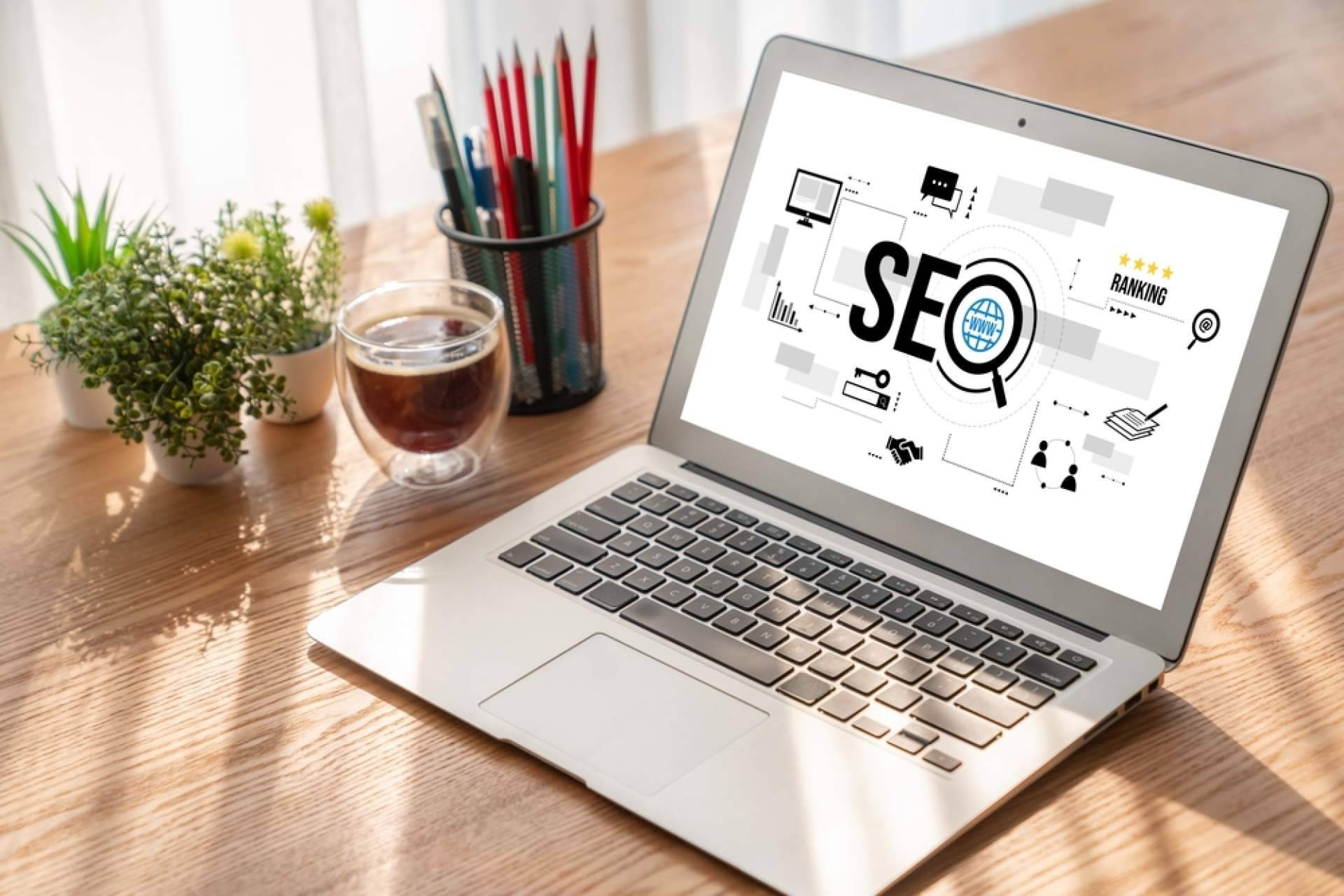 Agora y su servicio gratuito de estudio del posicionamiento web on page y off page de la web