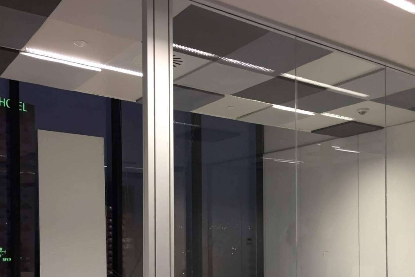 Los paneles acústicos mejoran la acústica y el diseño de las oficinas, por Acústica Decorativa