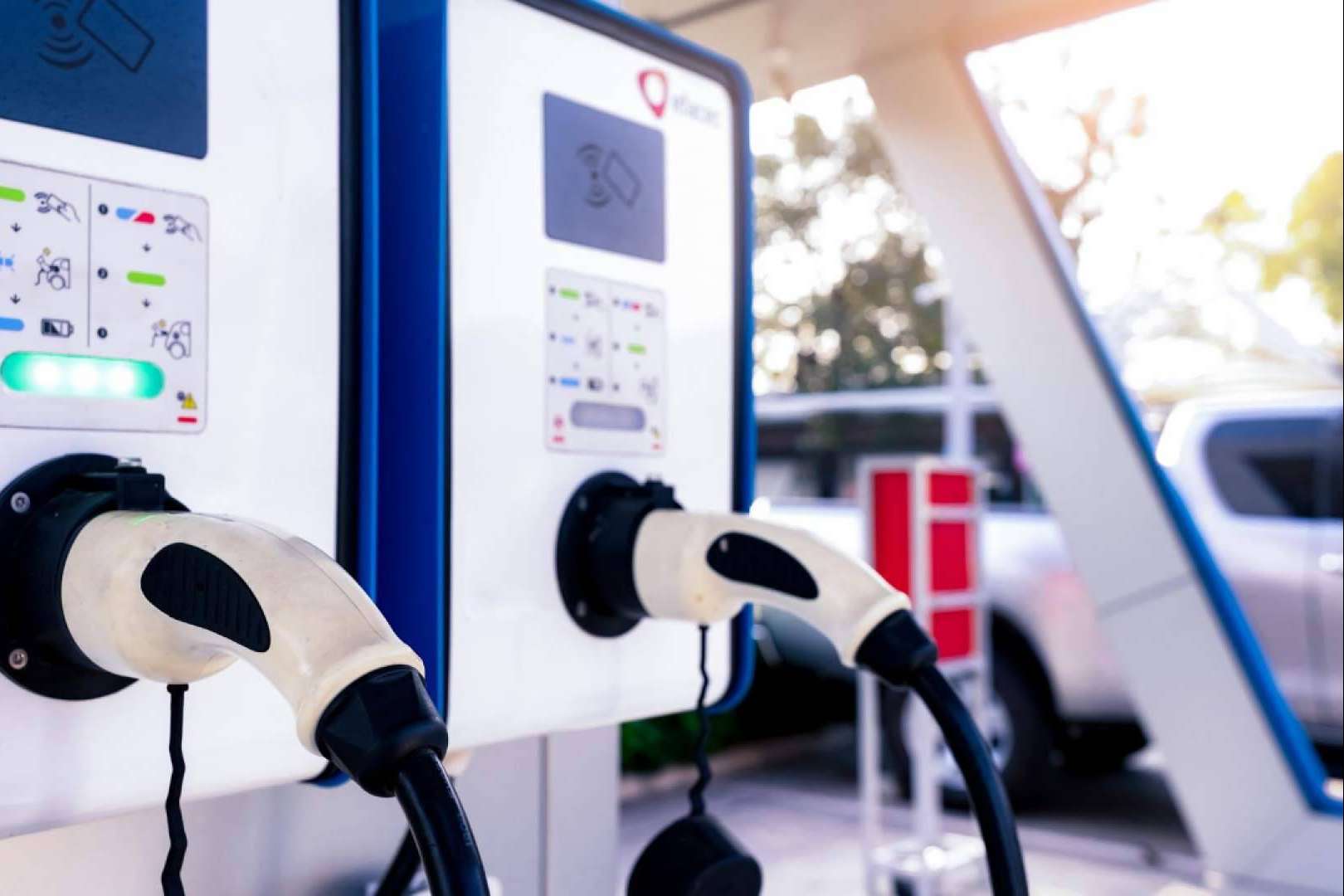 Vatios Verdes señala que todos los aparcamientos de Francia deberán instalar placas solares