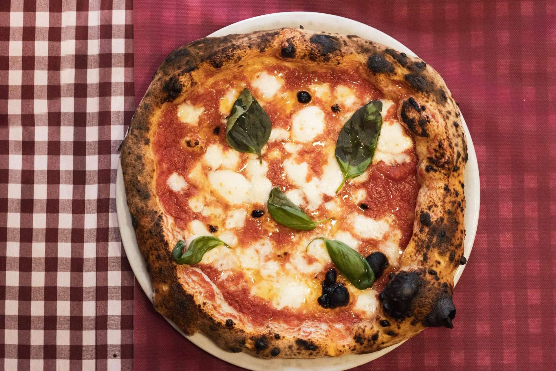 Disfrutar de una pizzería napolitana en Barcelona, en Spaccanapoli