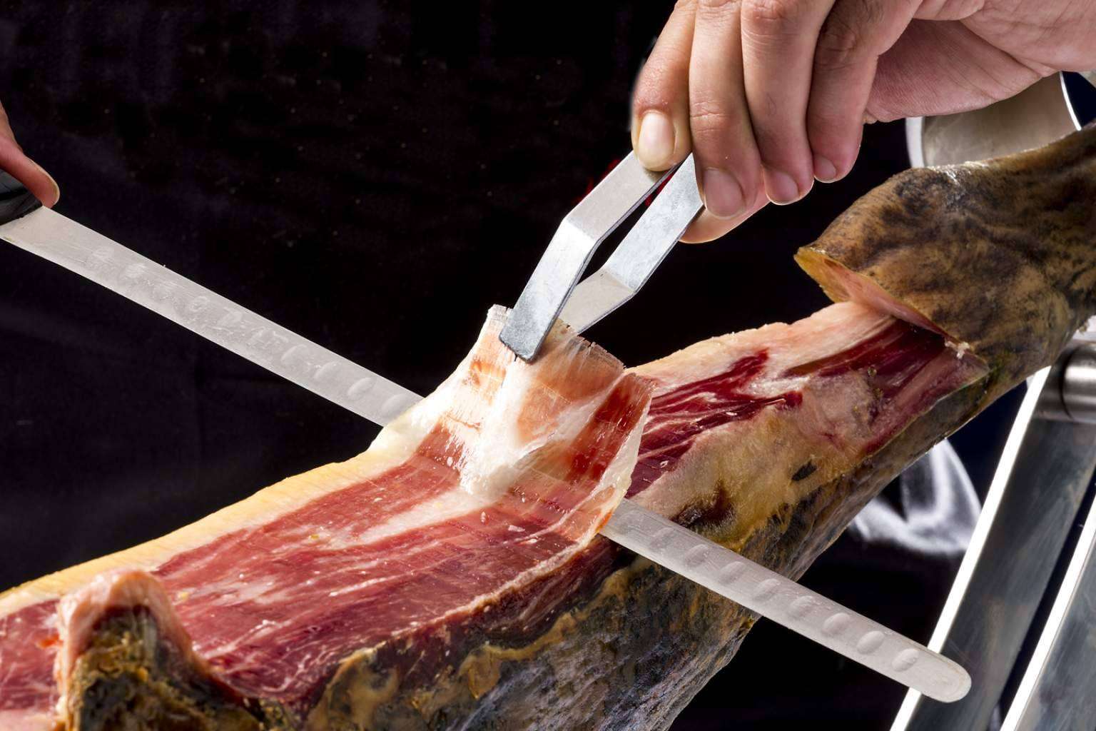 Productos ibéricos, el elemento estrella de Cárnicas Segundín S.L. que convertirá un encuentro casual en toda una experiencia gastronómica vital