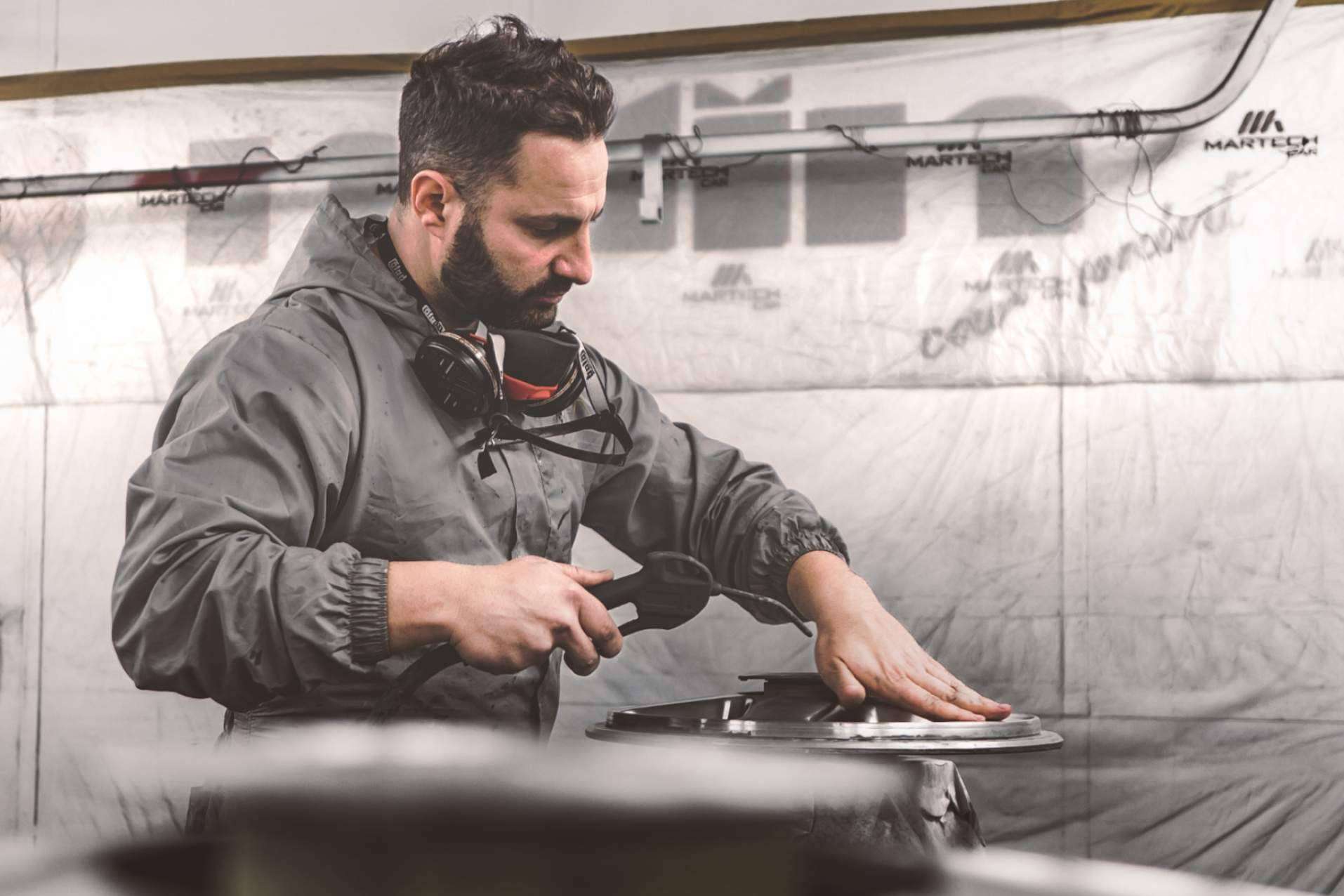 Mlin es el taller que proporciona servicios de reparación de plancha, pintura y carrocería