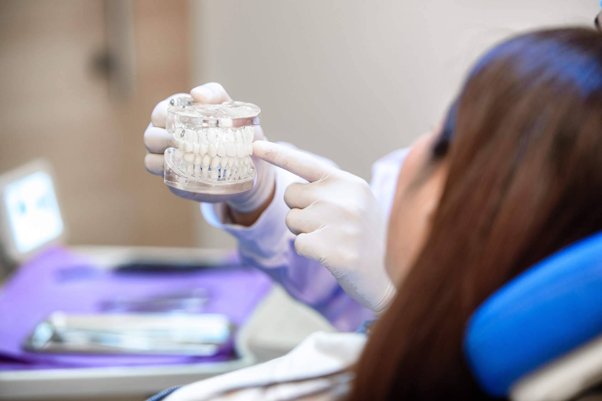 ¿Qué tipos de implantes dentales existen?, por Bucalia