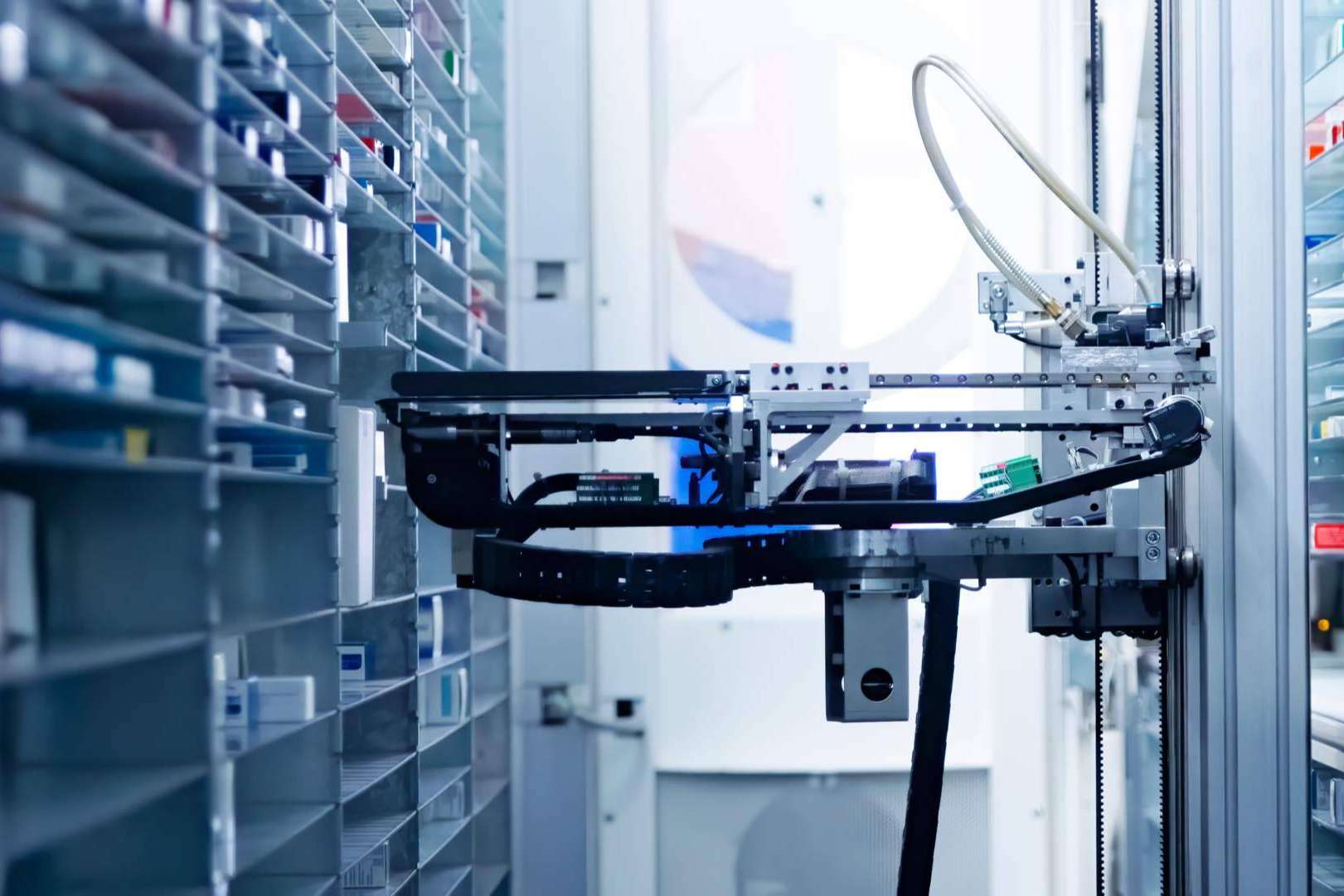 Grupo Farma10 explica los beneficios de automatizar una farmacia con robots
