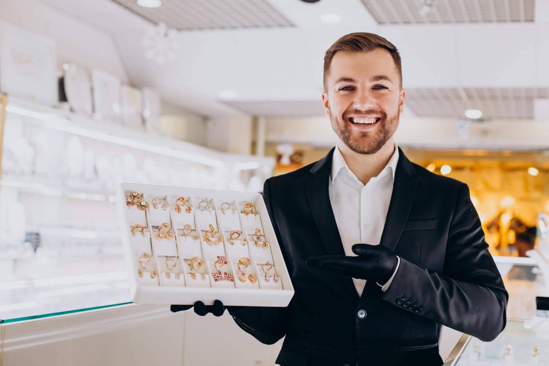 Para organizar los artículos, llevar el historial digital de los clientes y controlar el inventario diario un buen aliado es un software para joyerías