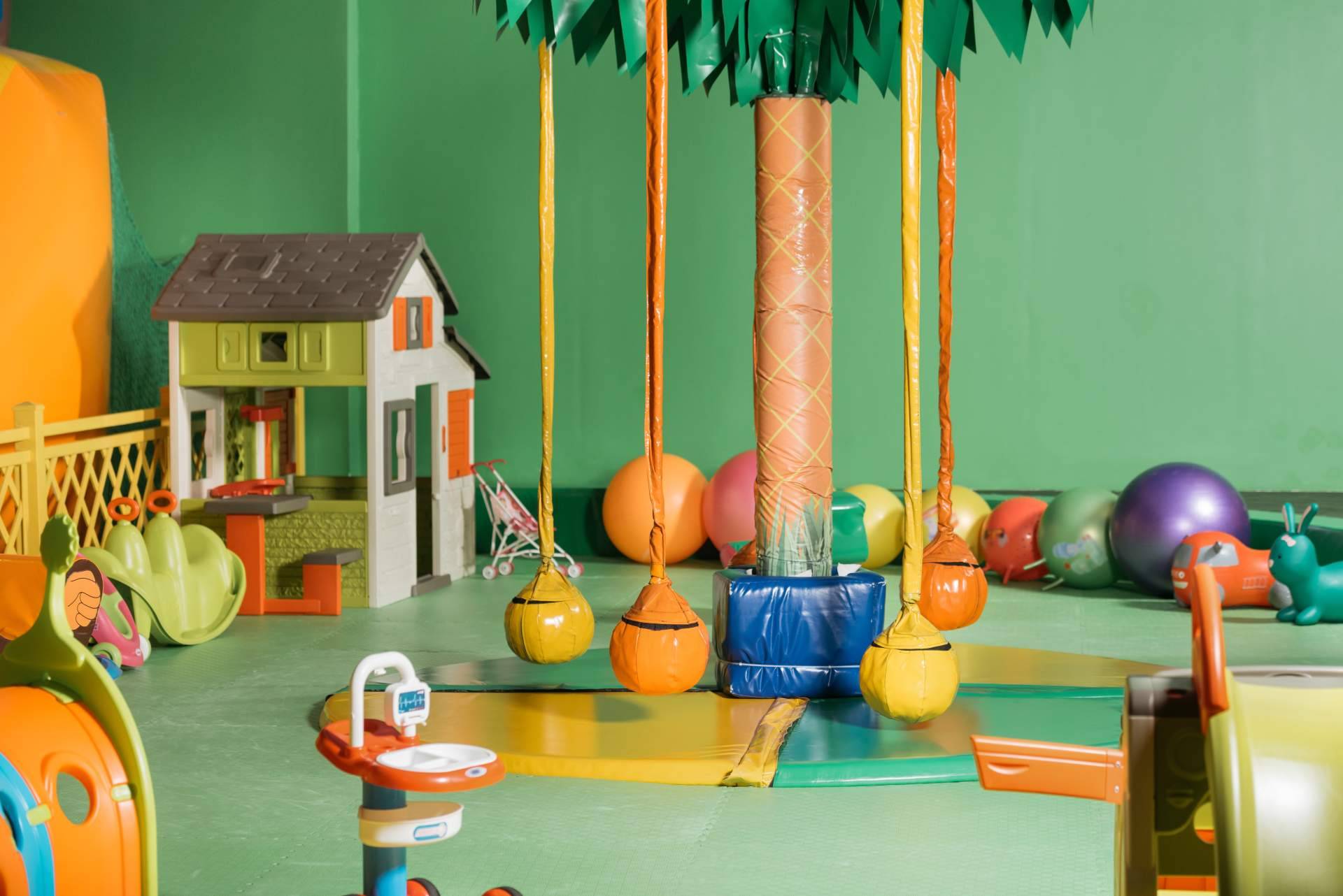 El catálogo de productos de Infosolucion ofrece bridas para parques infantiles