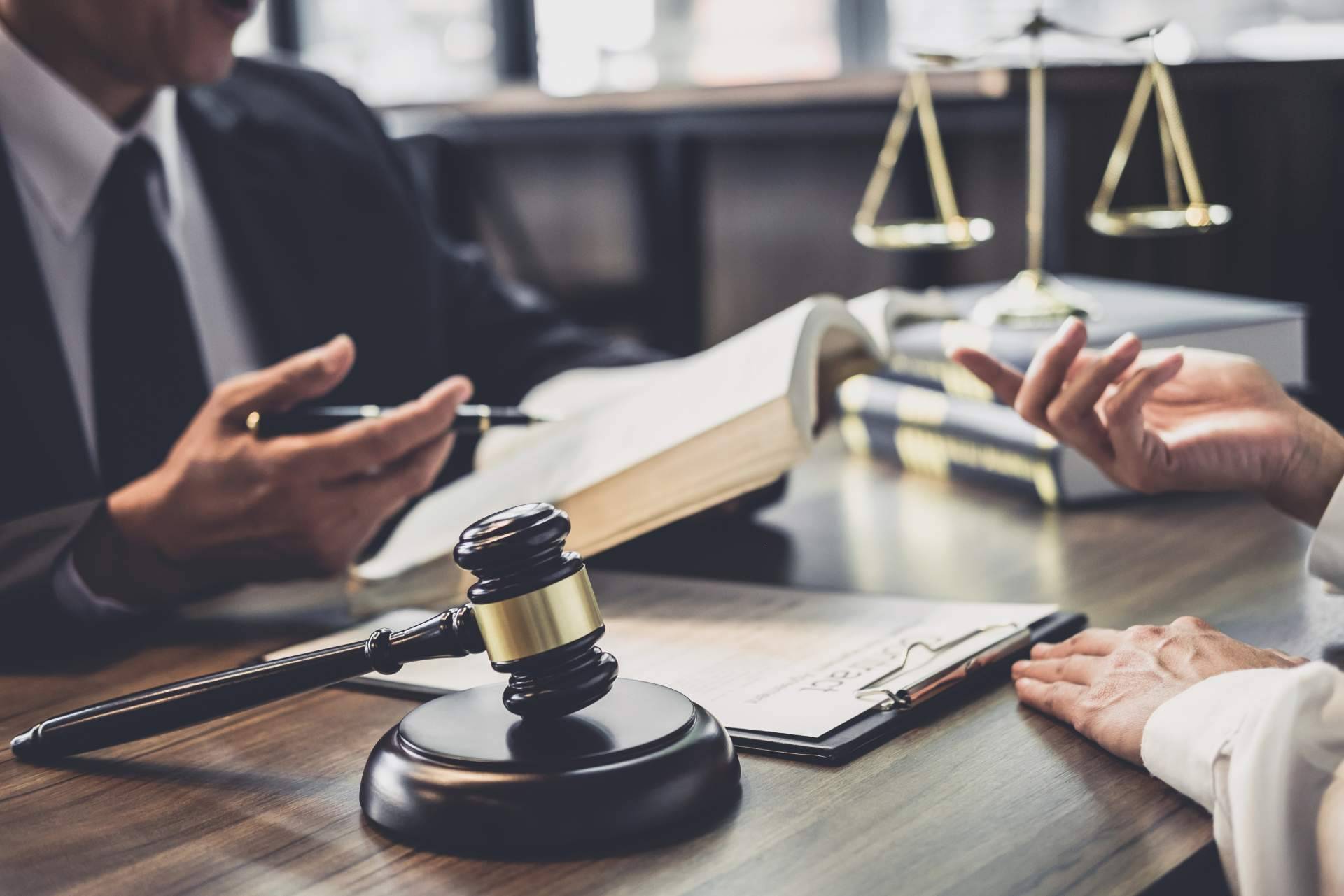 El despacho Juanola Abogados se posiciona como un referente contra las tarjetas con intereses abusivos