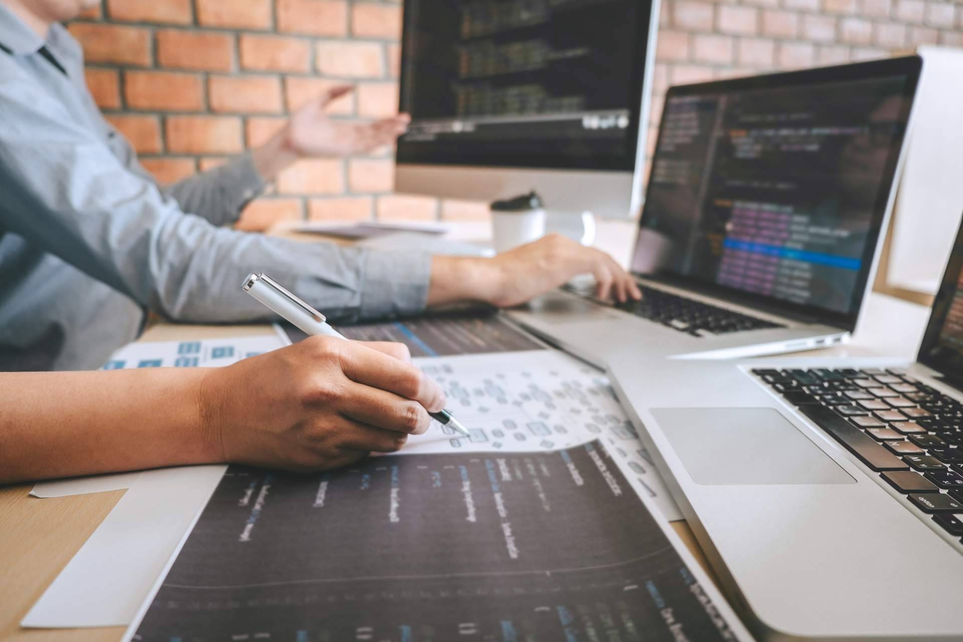 La subcontratación de personal informático para pymes en Sevilla; beneficios y tendencias