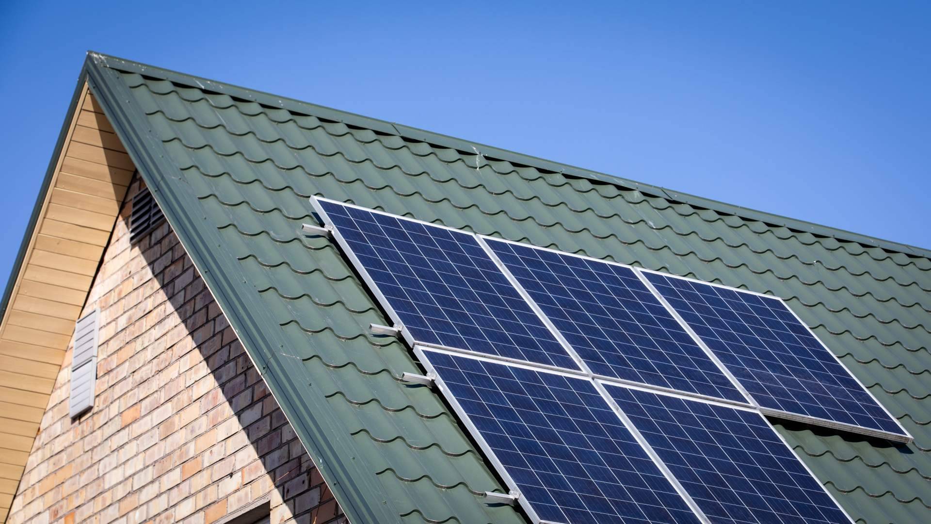 Módulos fotovoltaicos para profesionales y paneles solares, con Solomnia
