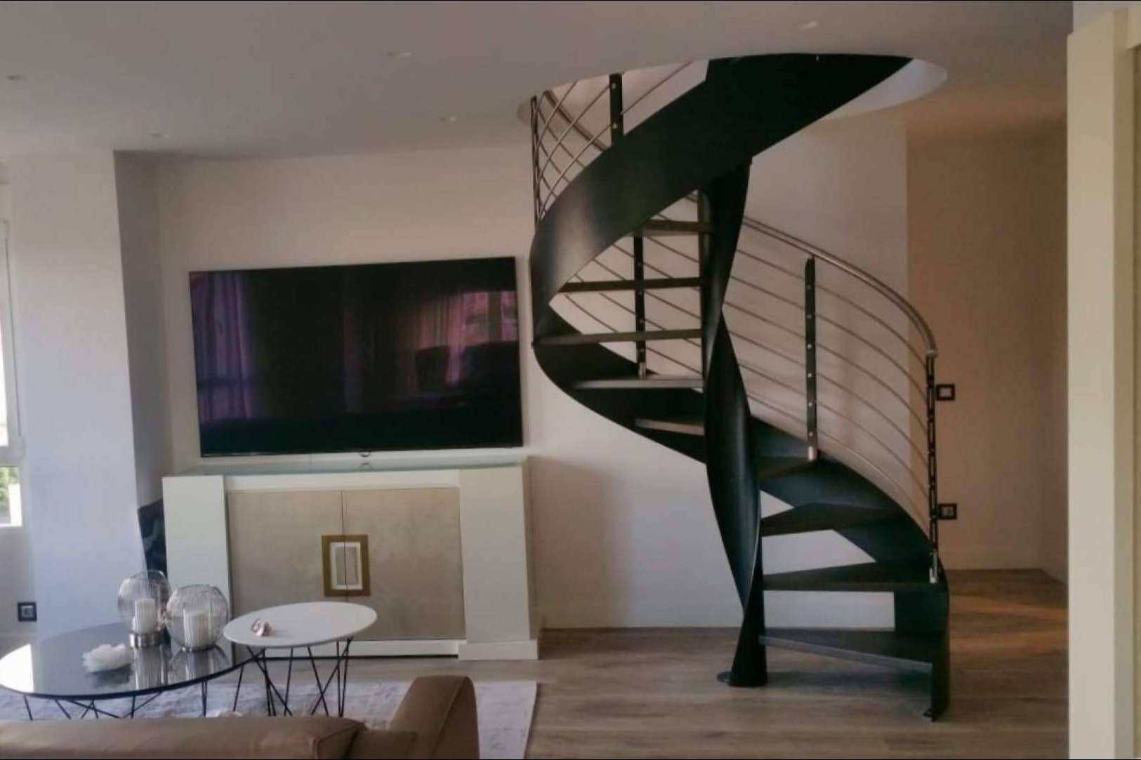 Las ventajas de utilizar las escaleras de caracol en el hogar, con Enesca