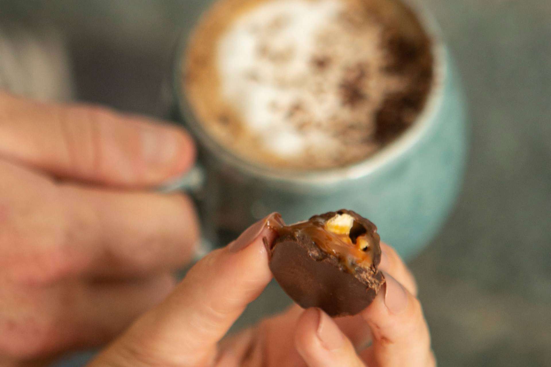 La nueva marca de bombones de chocolate con forma de nuez que causa furor en Europa, Nuche