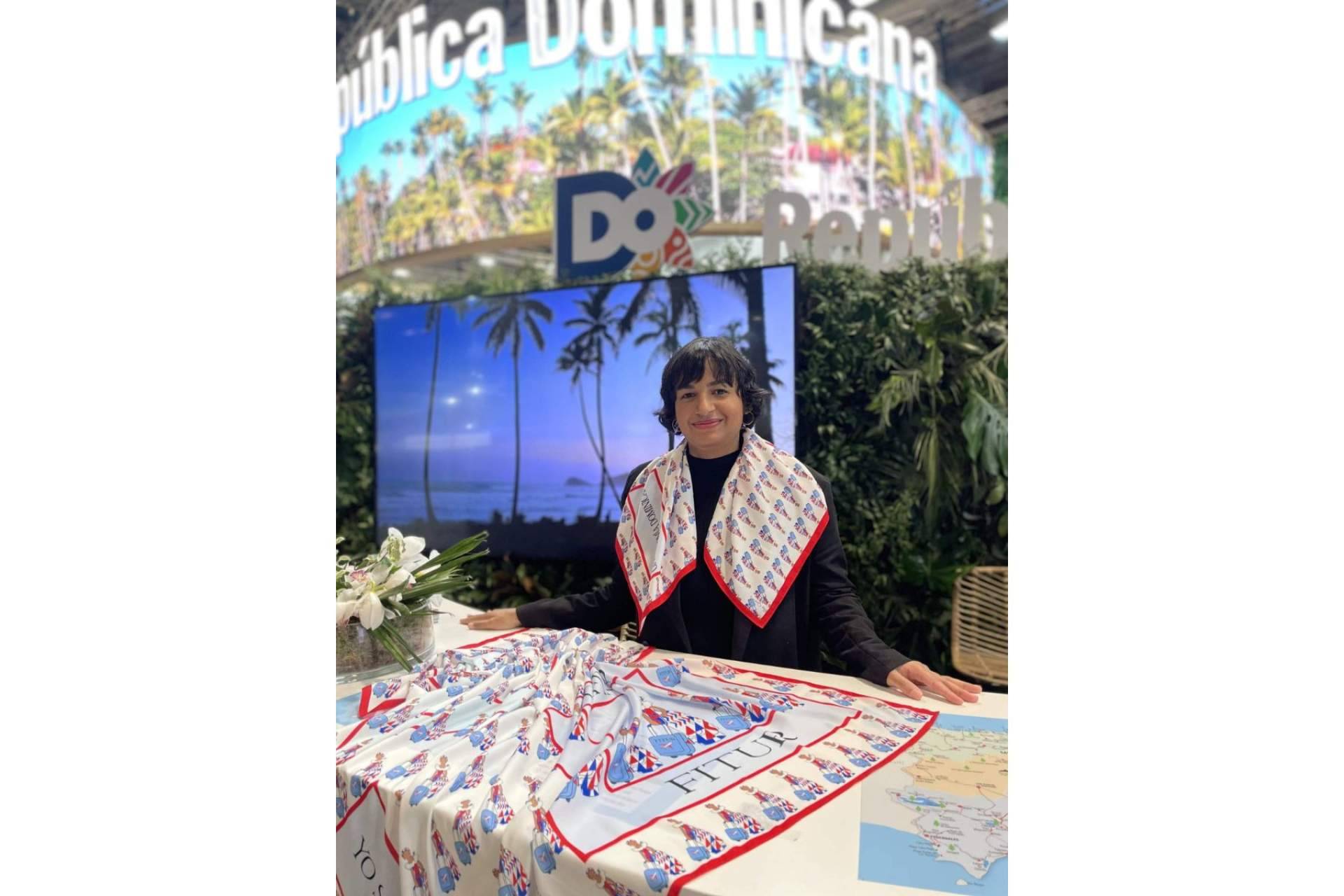 El pañuelo de esencia dominicana expuesto en la feria Fitur