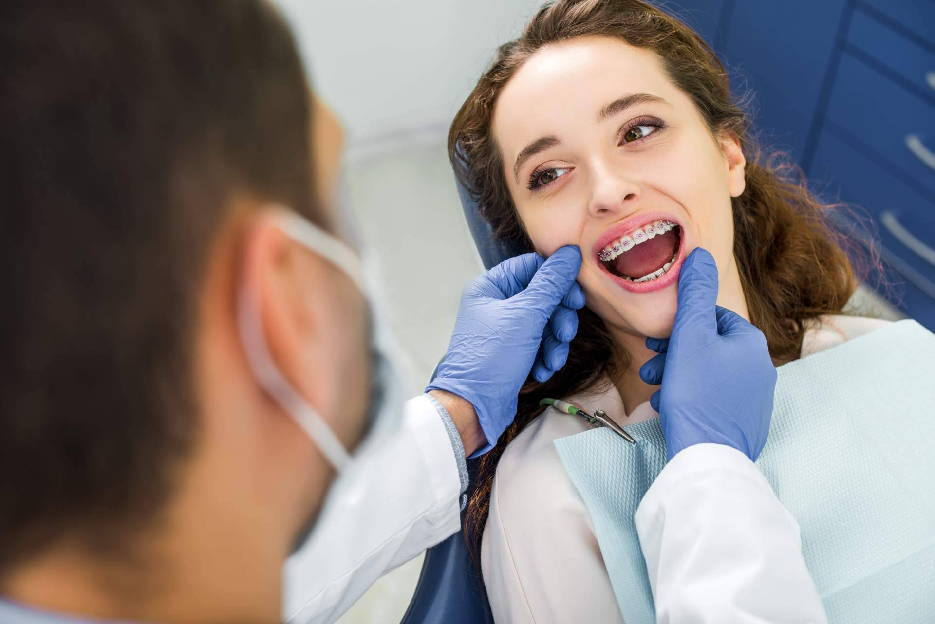 La importancia de acudir a centros expertos en ortodoncia como la Clínica Dental Delgado