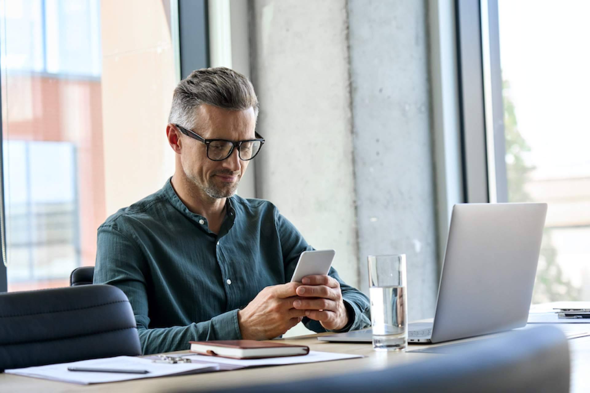 La app Ommnio facilita la comunicación interna en la empresa con inteligencia artificial