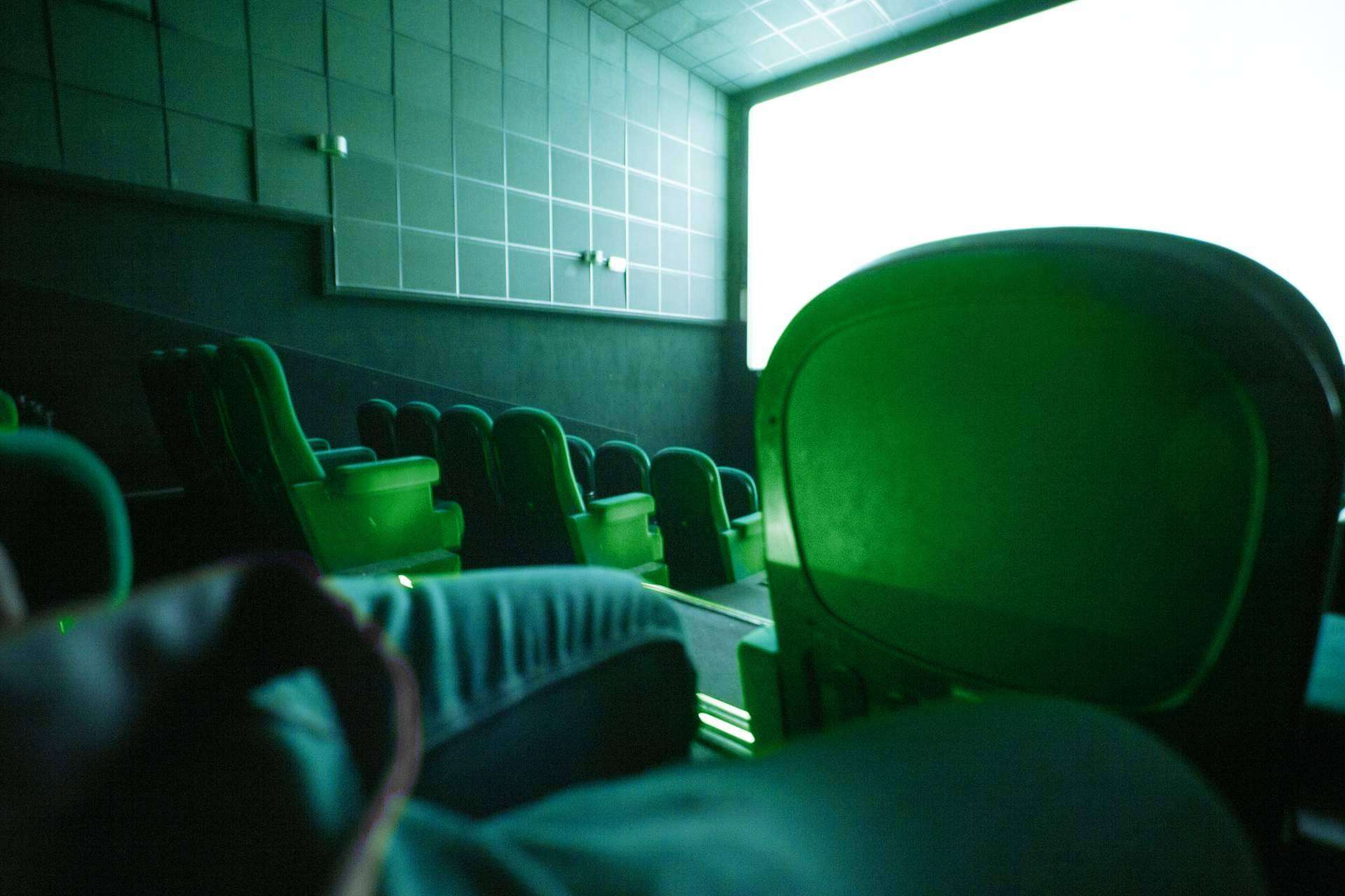 ¿Qué tipos de salas de cine se pueden encontrar según su tecnología?